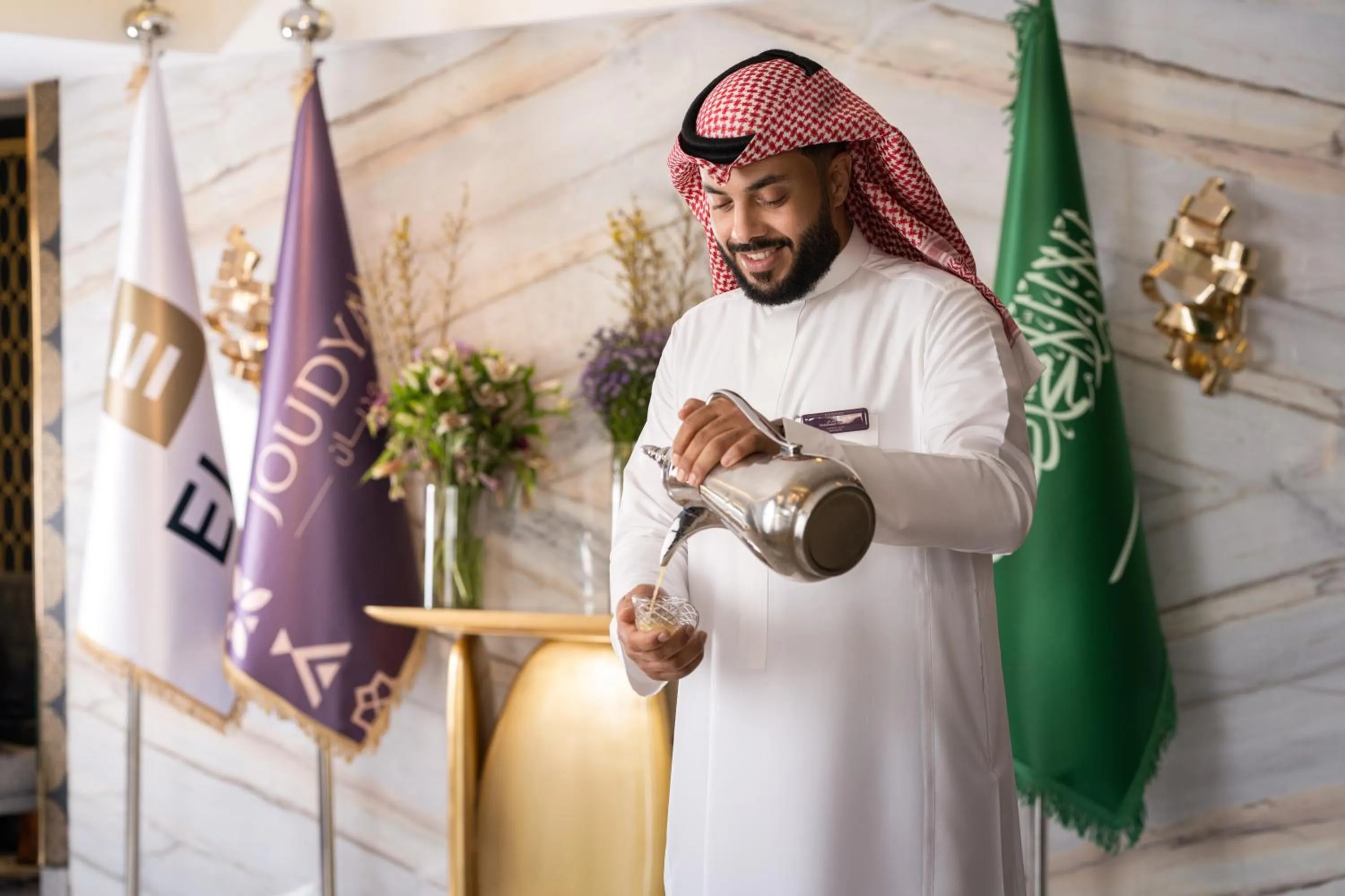 People in Joudyan King Road Jeddah by Elafجوديان طريق الملك جدة