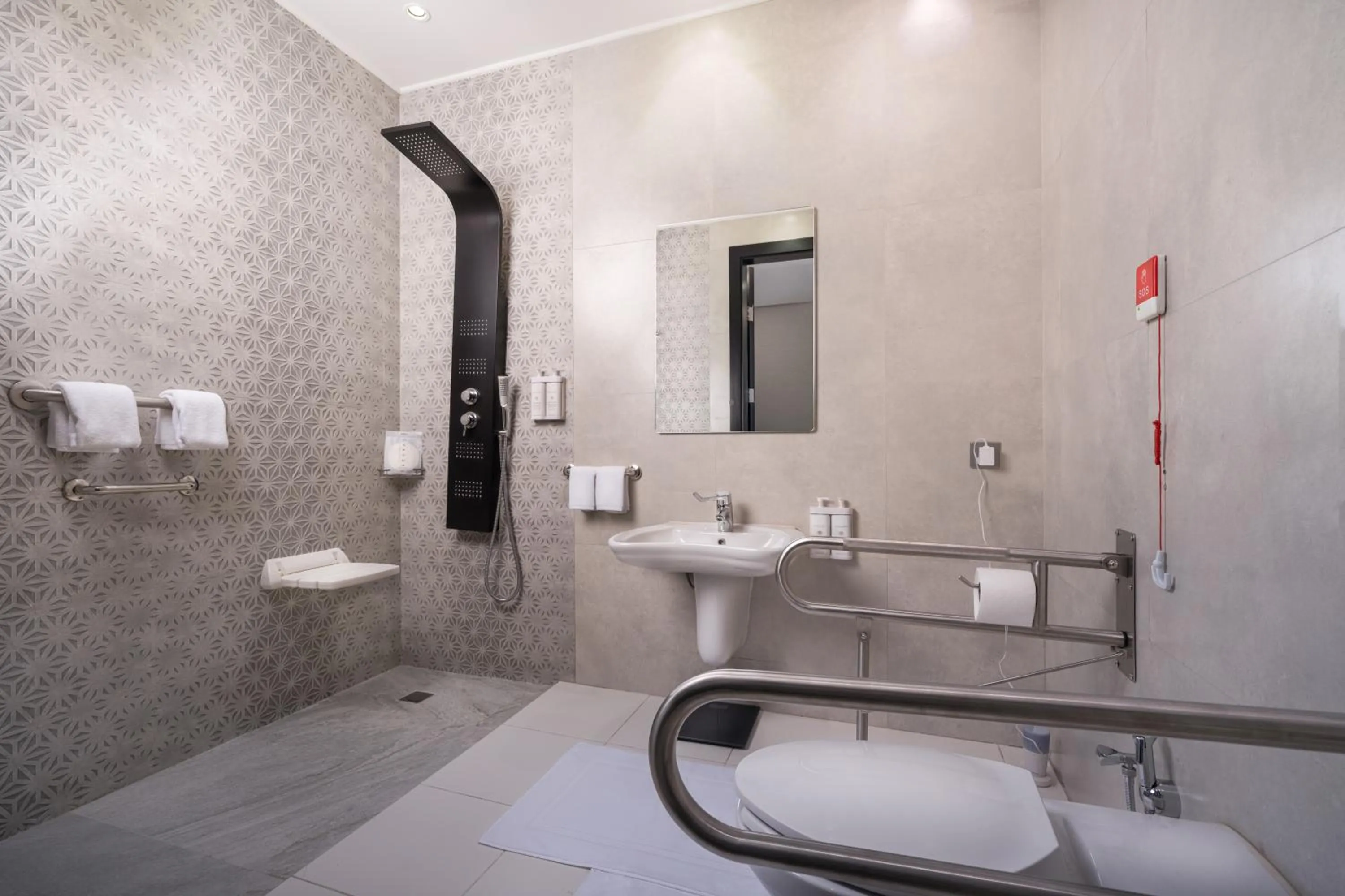 Bathroom in Joudyan King Road Jeddah by Elafجوديان طريق الملك جدة
