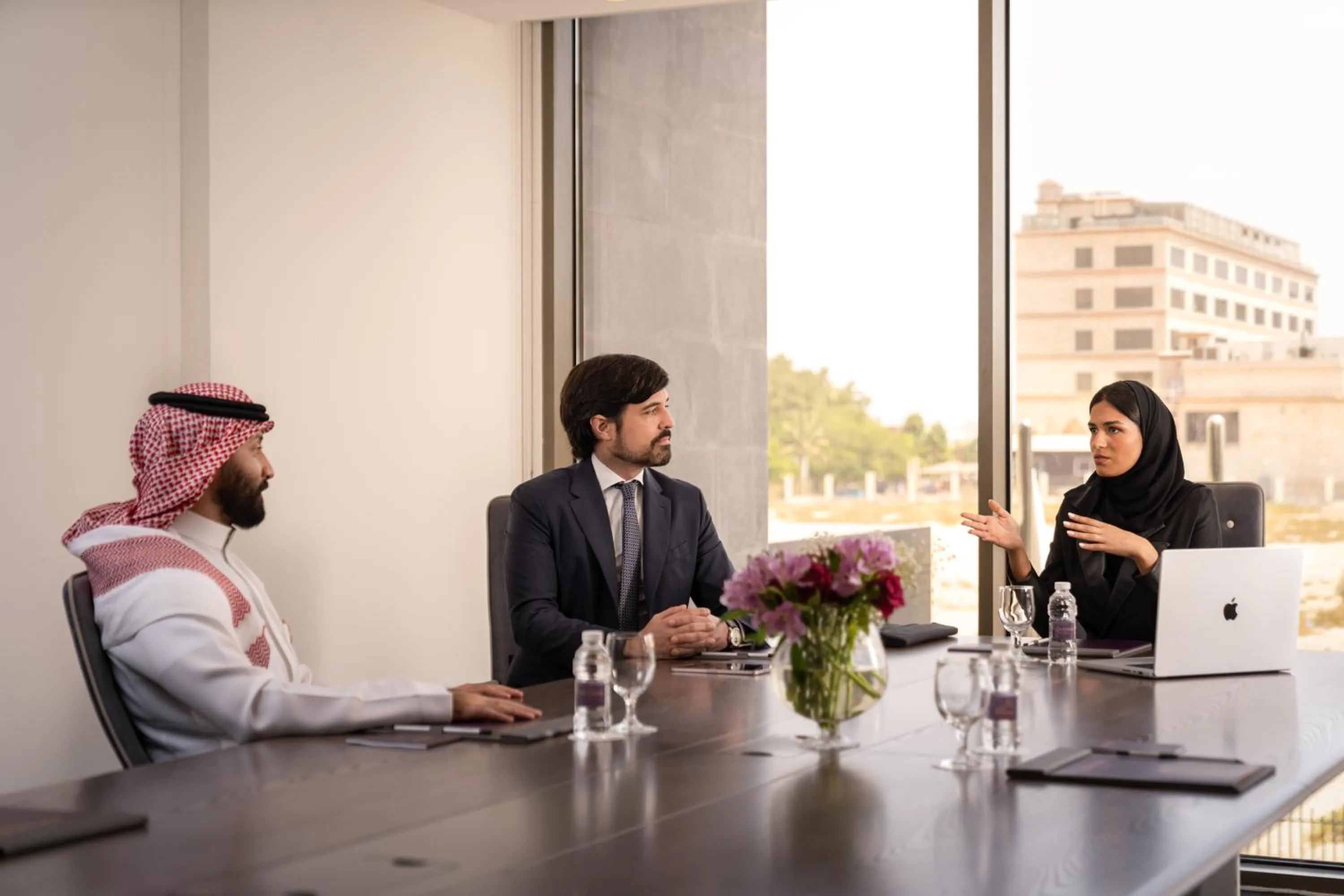 Meeting/conference room in Joudyan King Road Jeddah by Elafجوديان طريق الملك جدة