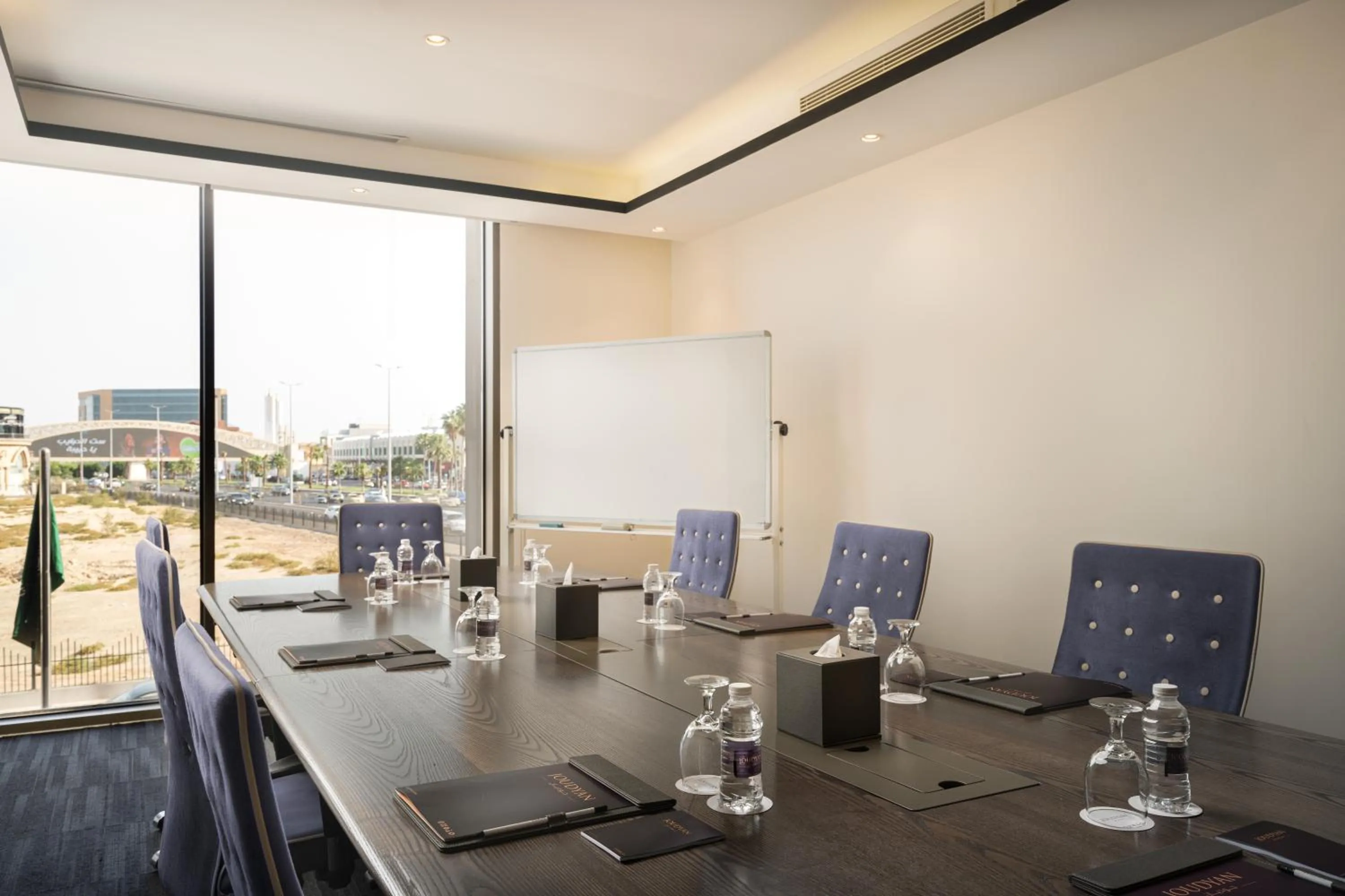 Meeting/conference room in Joudyan King Road Jeddah by Elafجوديان طريق الملك جدة