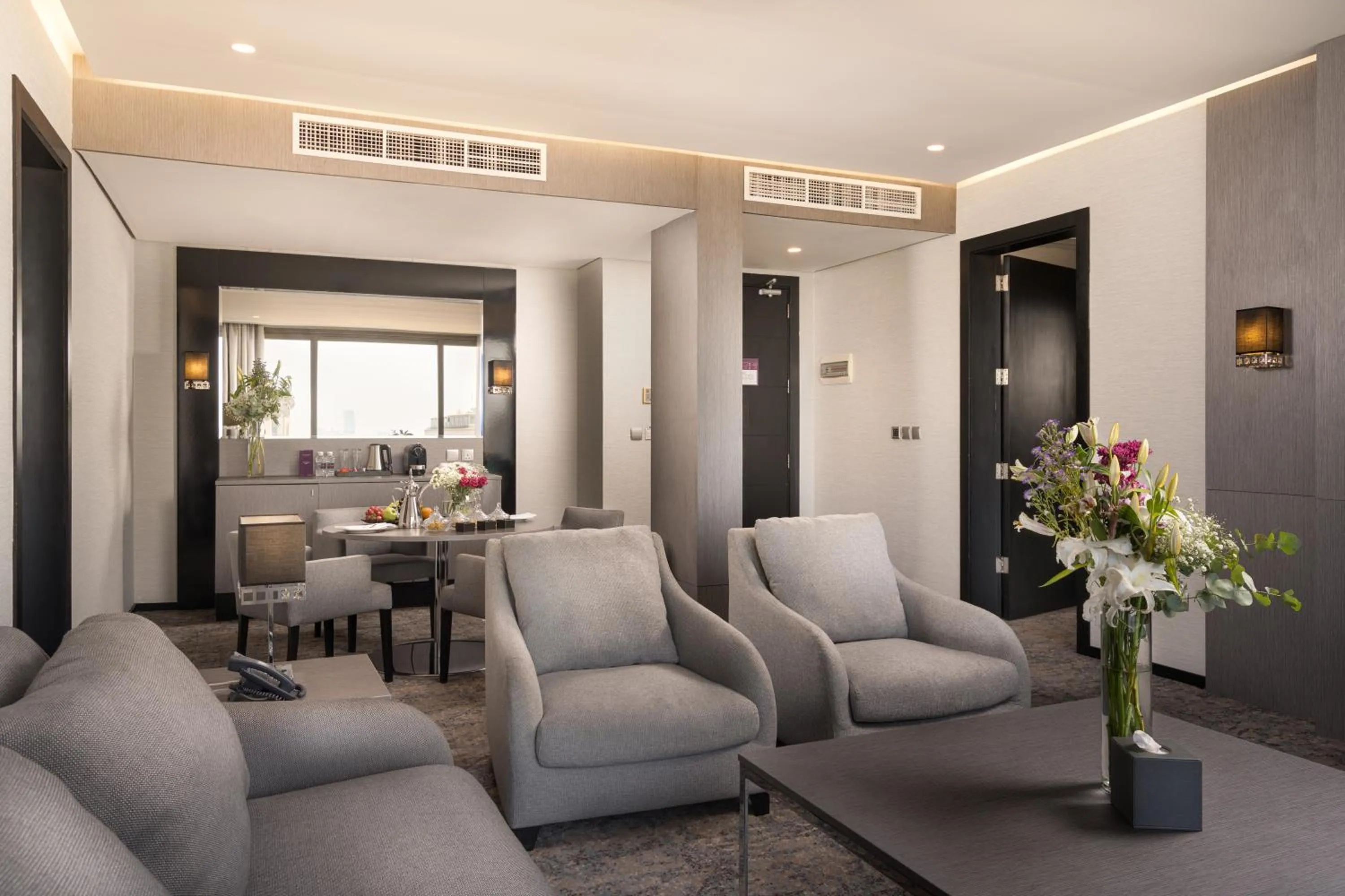 Living room in Joudyan King Road Jeddah by Elafجوديان طريق الملك جدة