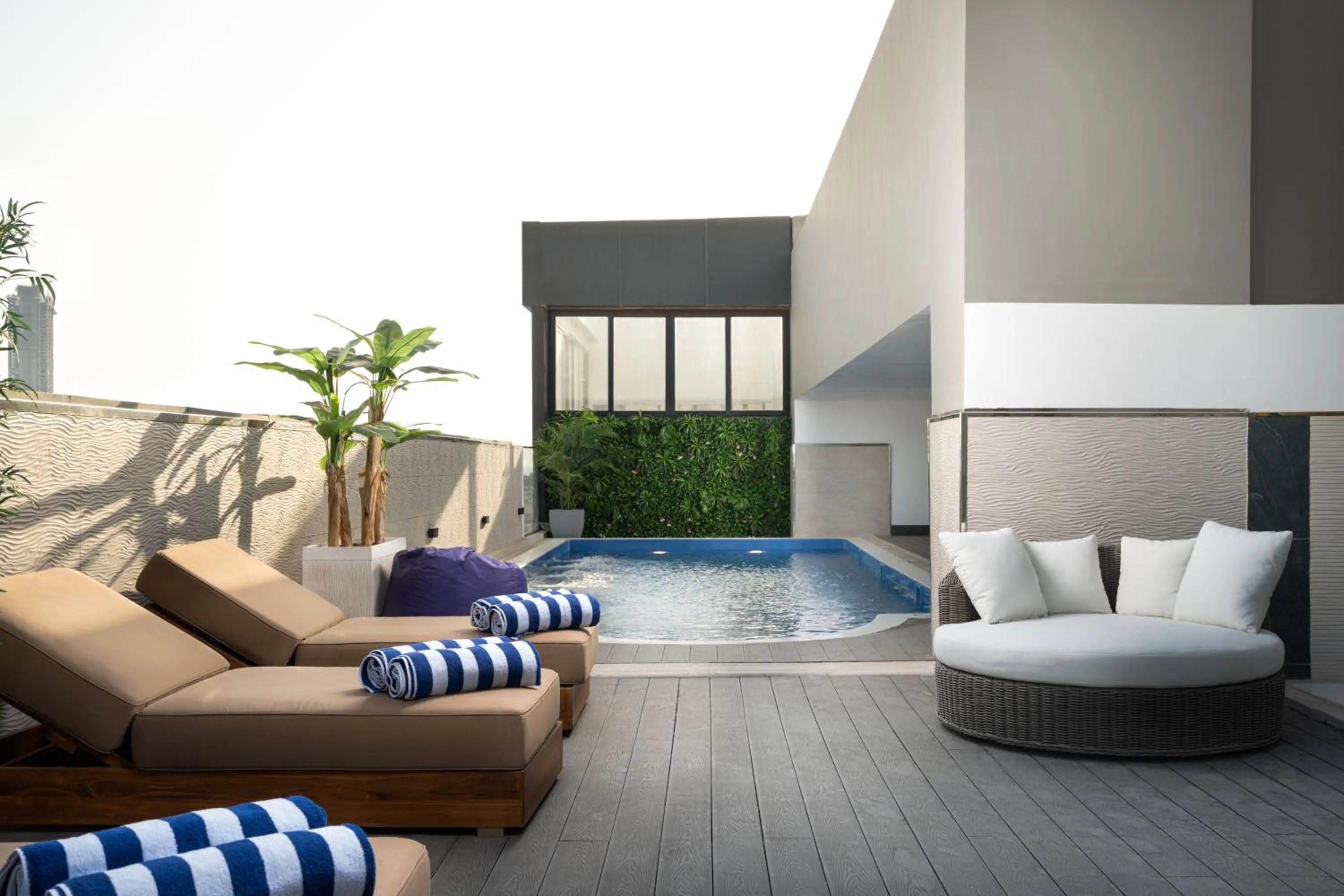Pool view in Joudyan King Road Jeddah by Elafجوديان طريق الملك جدة