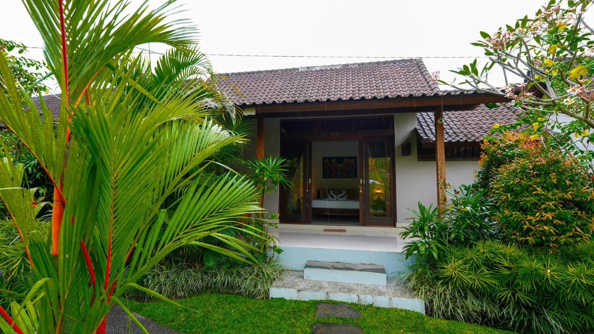 Garden in Green Coconut Cottage