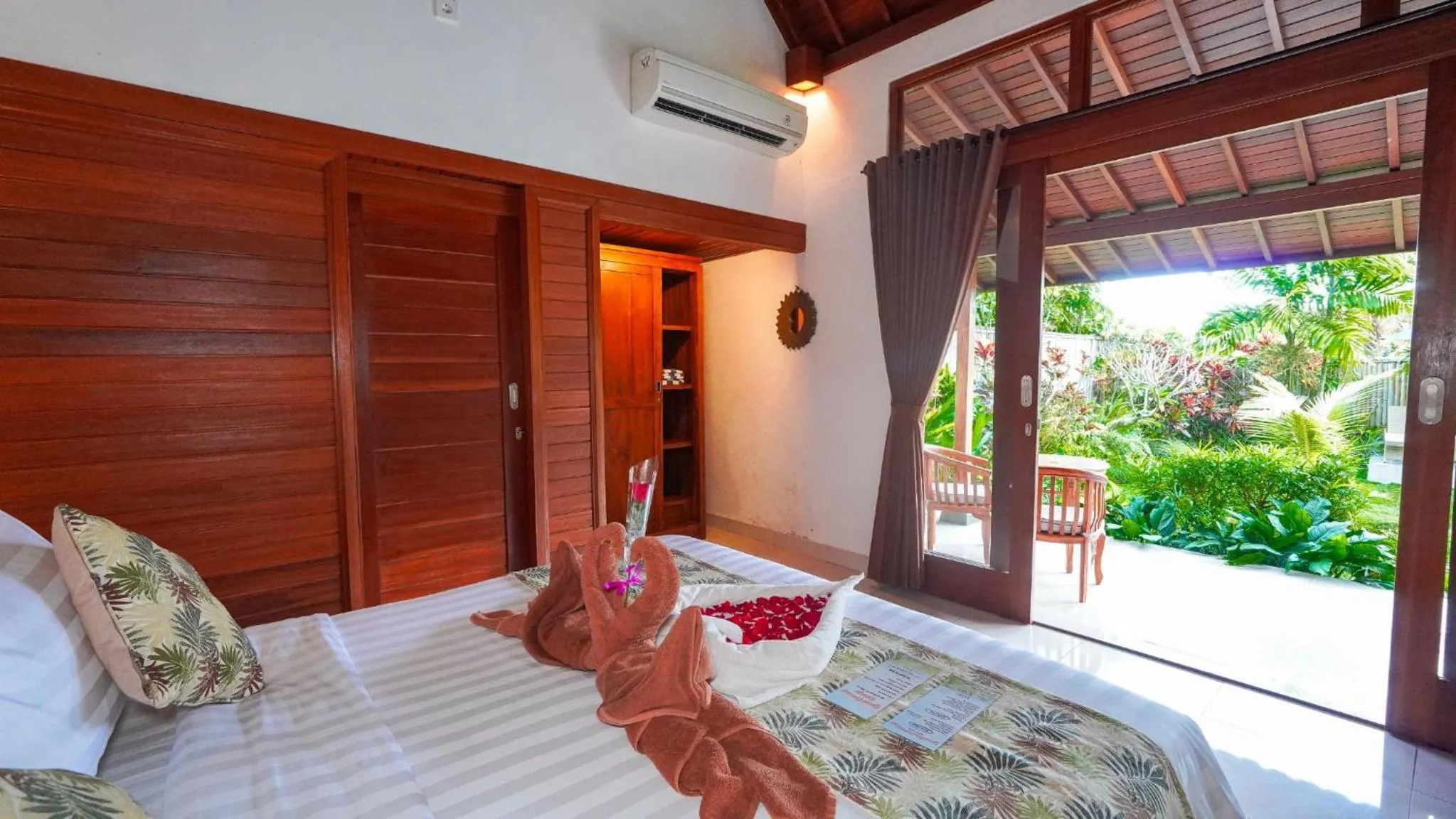 Bed in Green Coconut Cottage