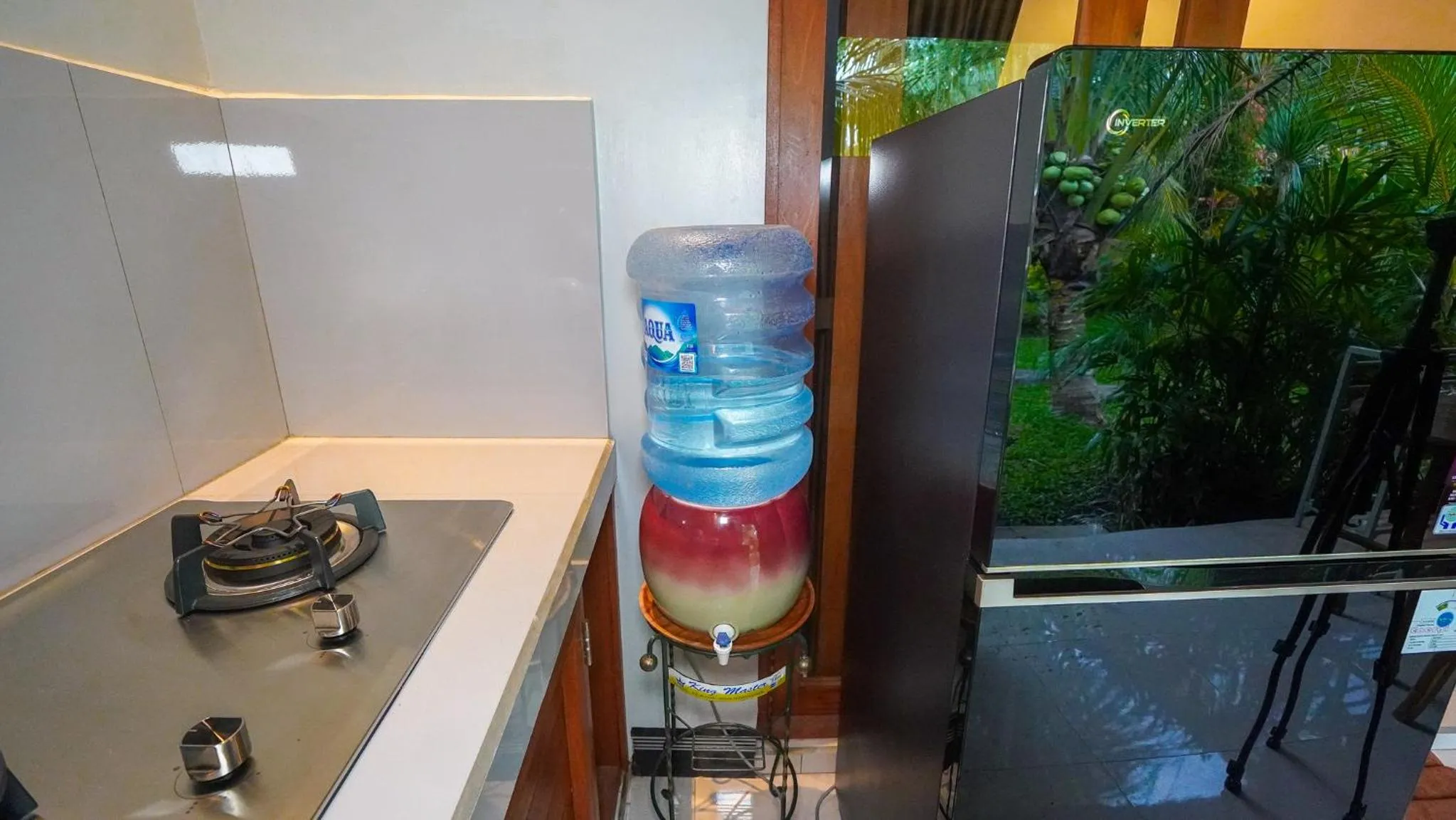 Kitchen or kitchenette in Green Coconut Cottage