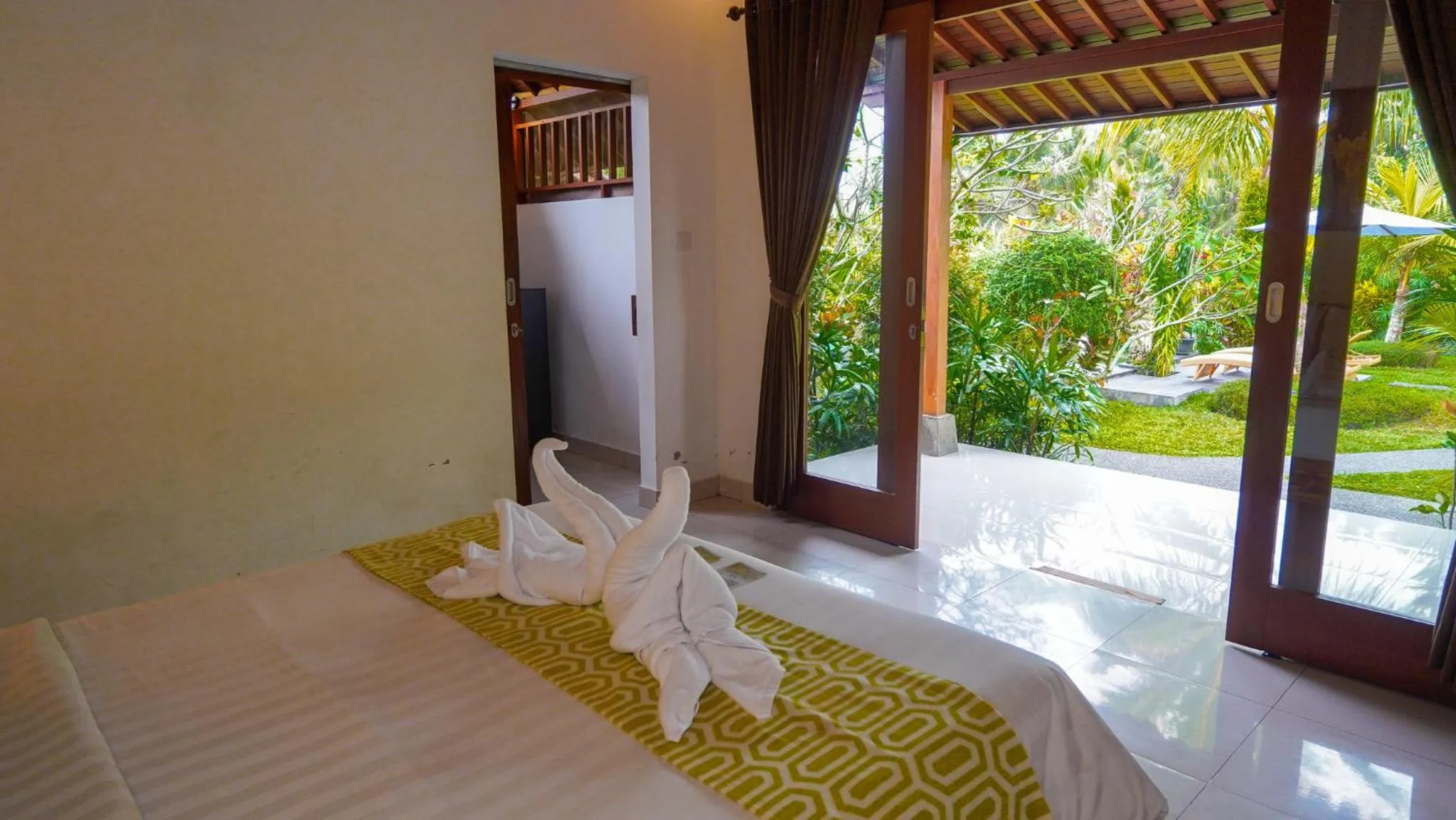 Bed in Green Coconut Cottage