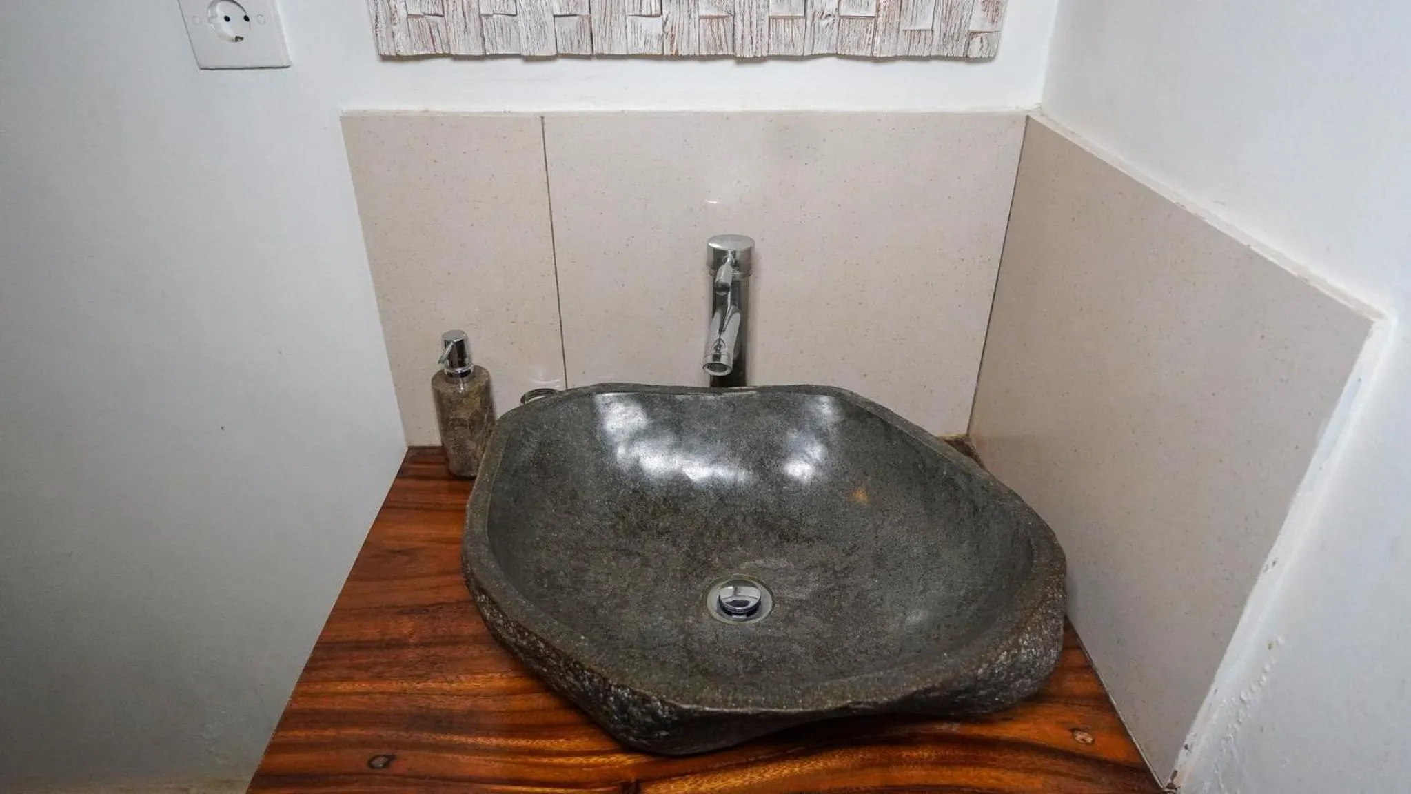 Bathroom in Green Coconut Cottage