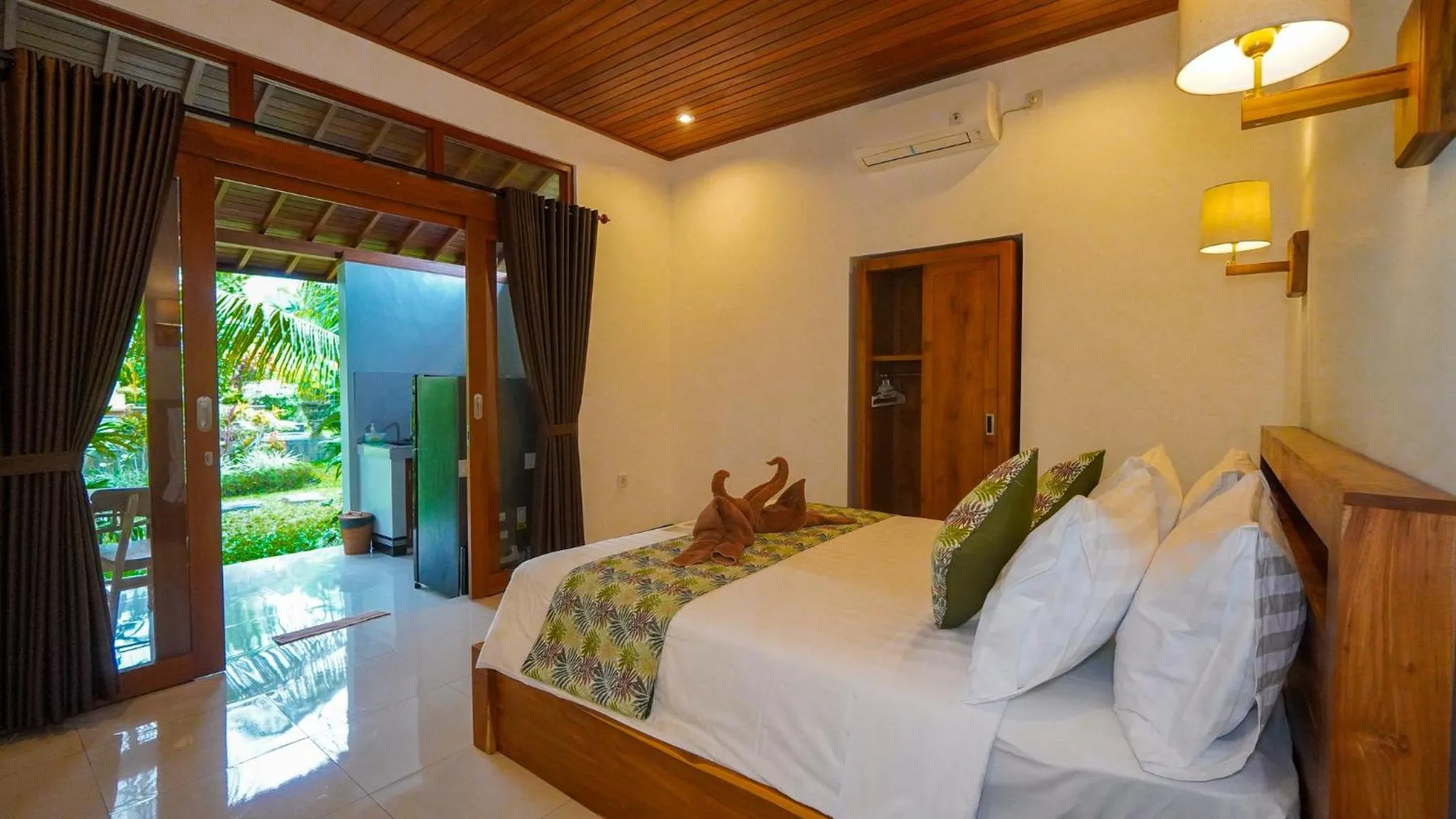 Bed in Green Coconut Cottage