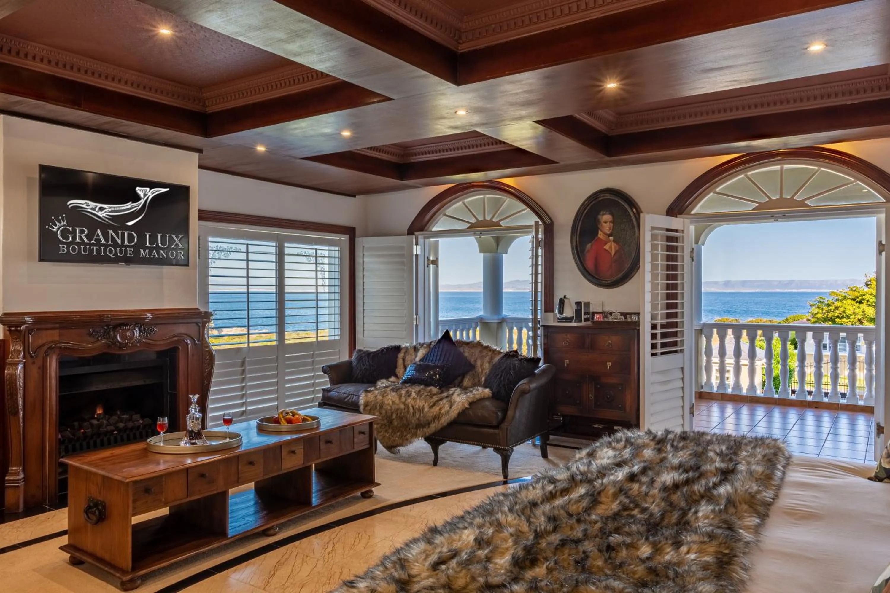 TV and multimedia in Grand Lux Boutique Manor