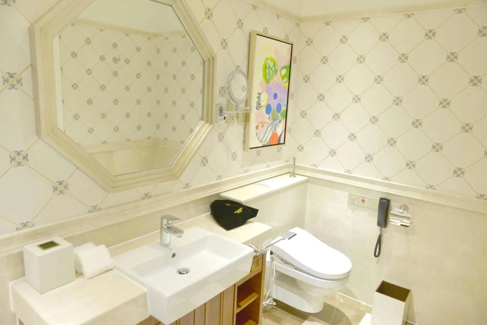 Bathroom in Hengshan Picardie Hotel