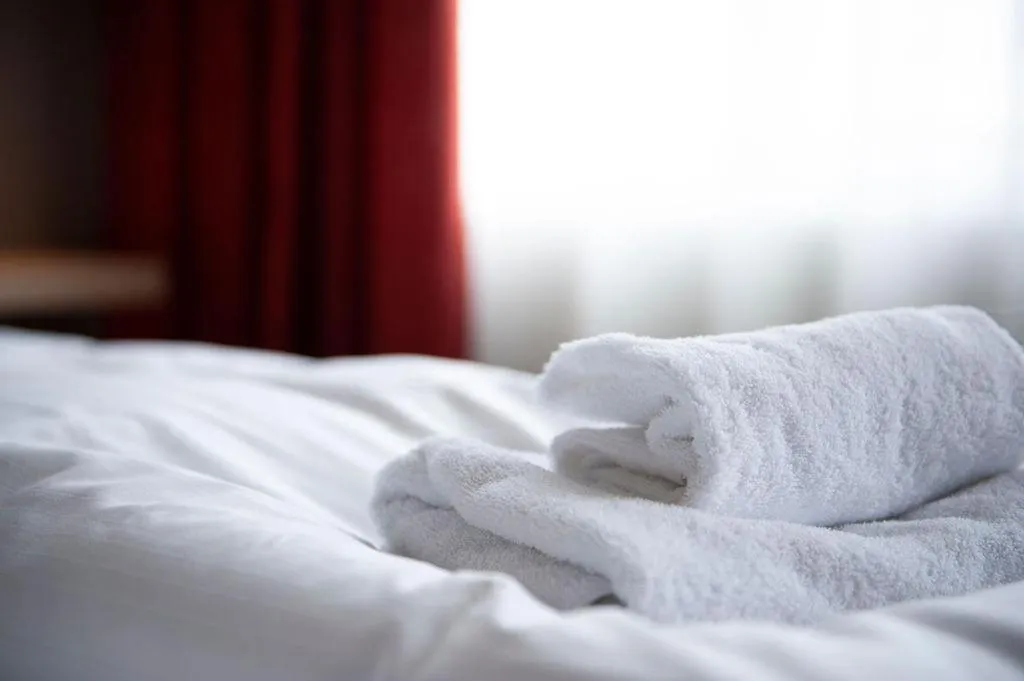 Bed in Henriks Hotell