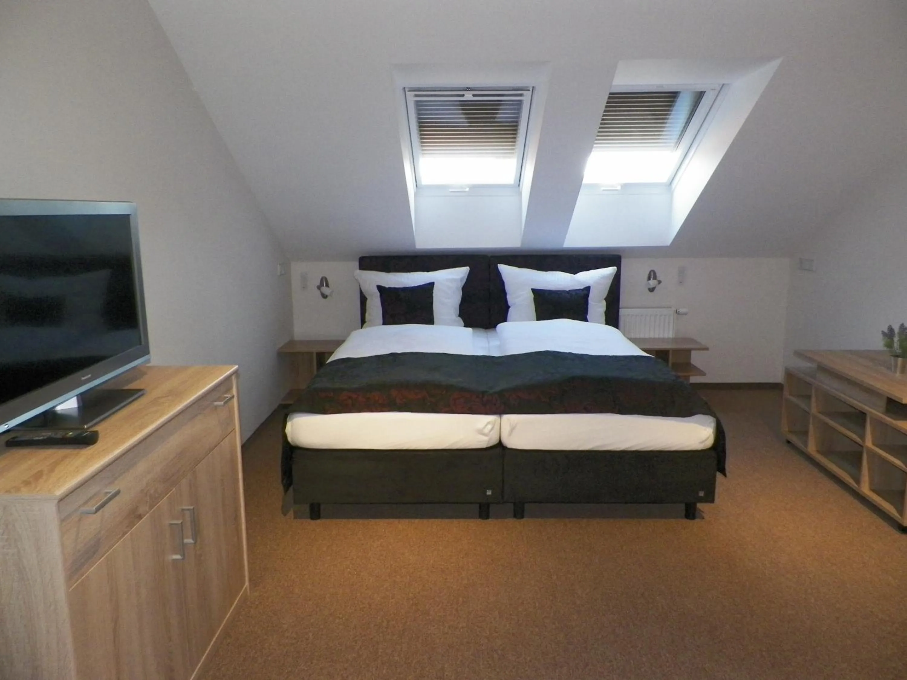 Bedroom, Bed in Landhotel zum Baggernpuhl