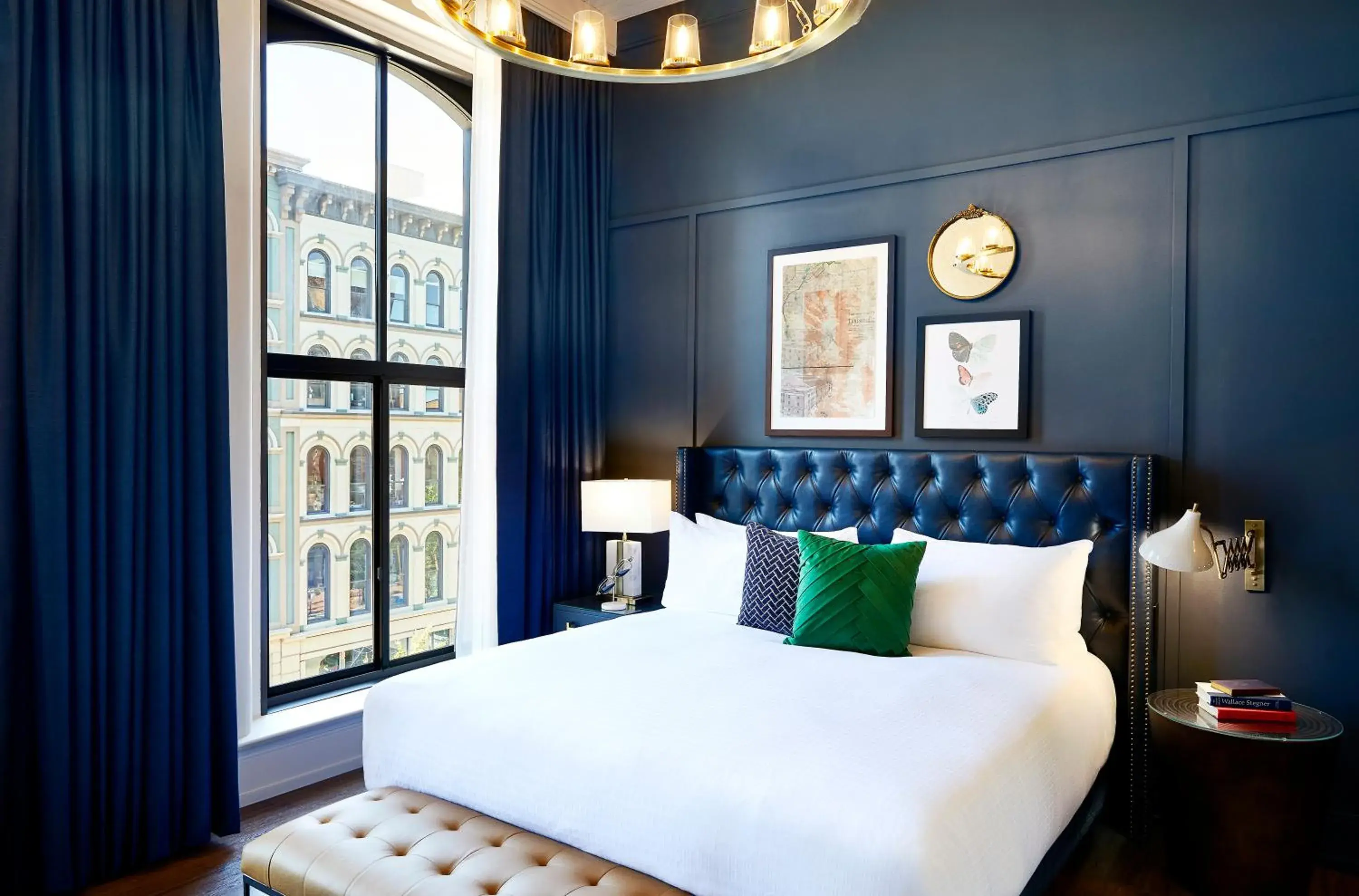 City View King Room in The Grady Hotel City View King Room in The Grady Hotel