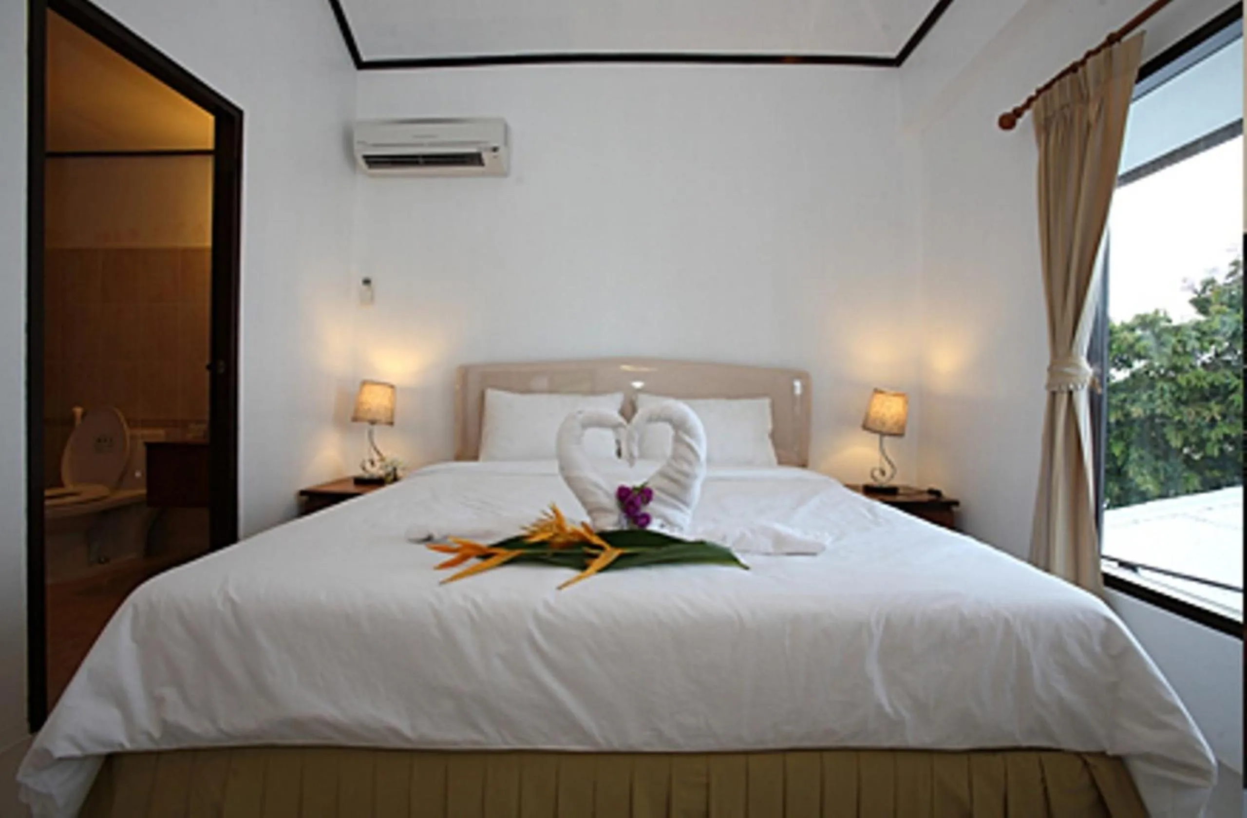 Bed in Samed Cliff Resort