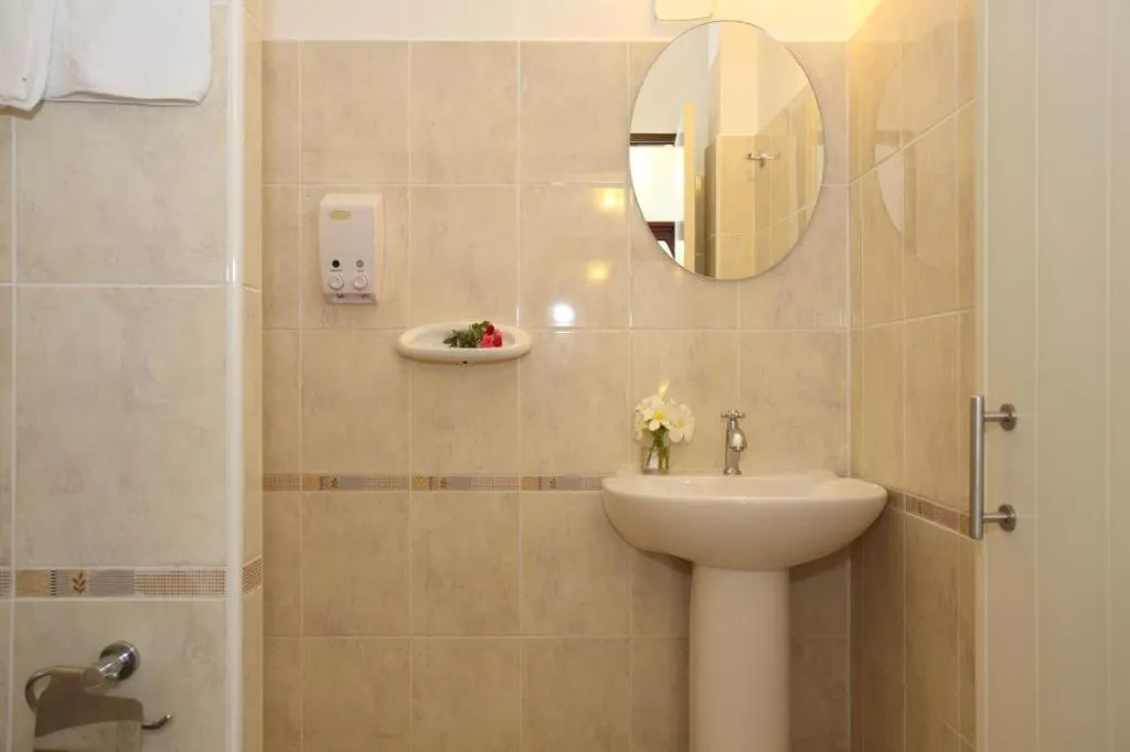 Toilet in Samed Cliff Resort