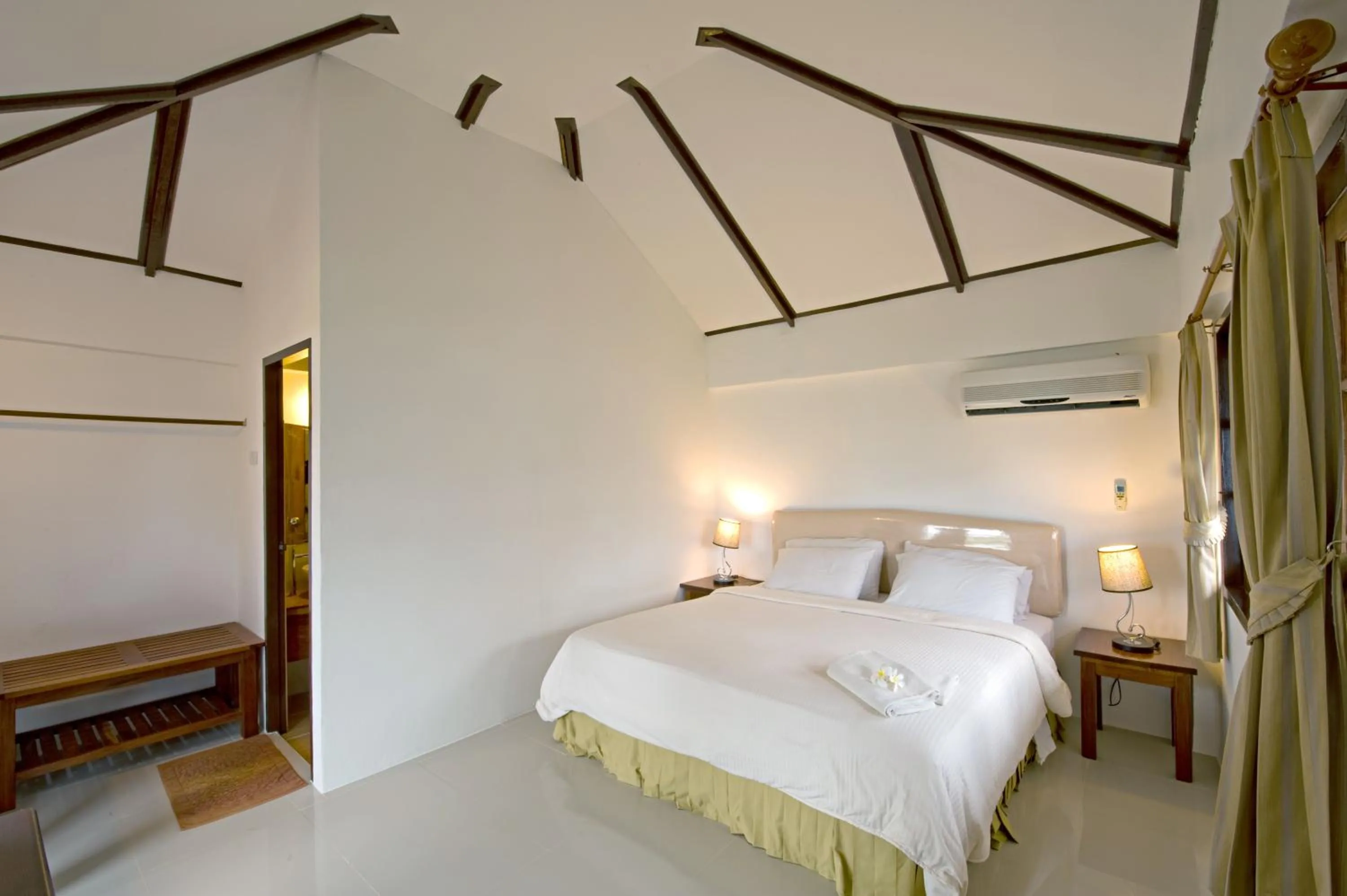 Bed in Samed Cliff Resort