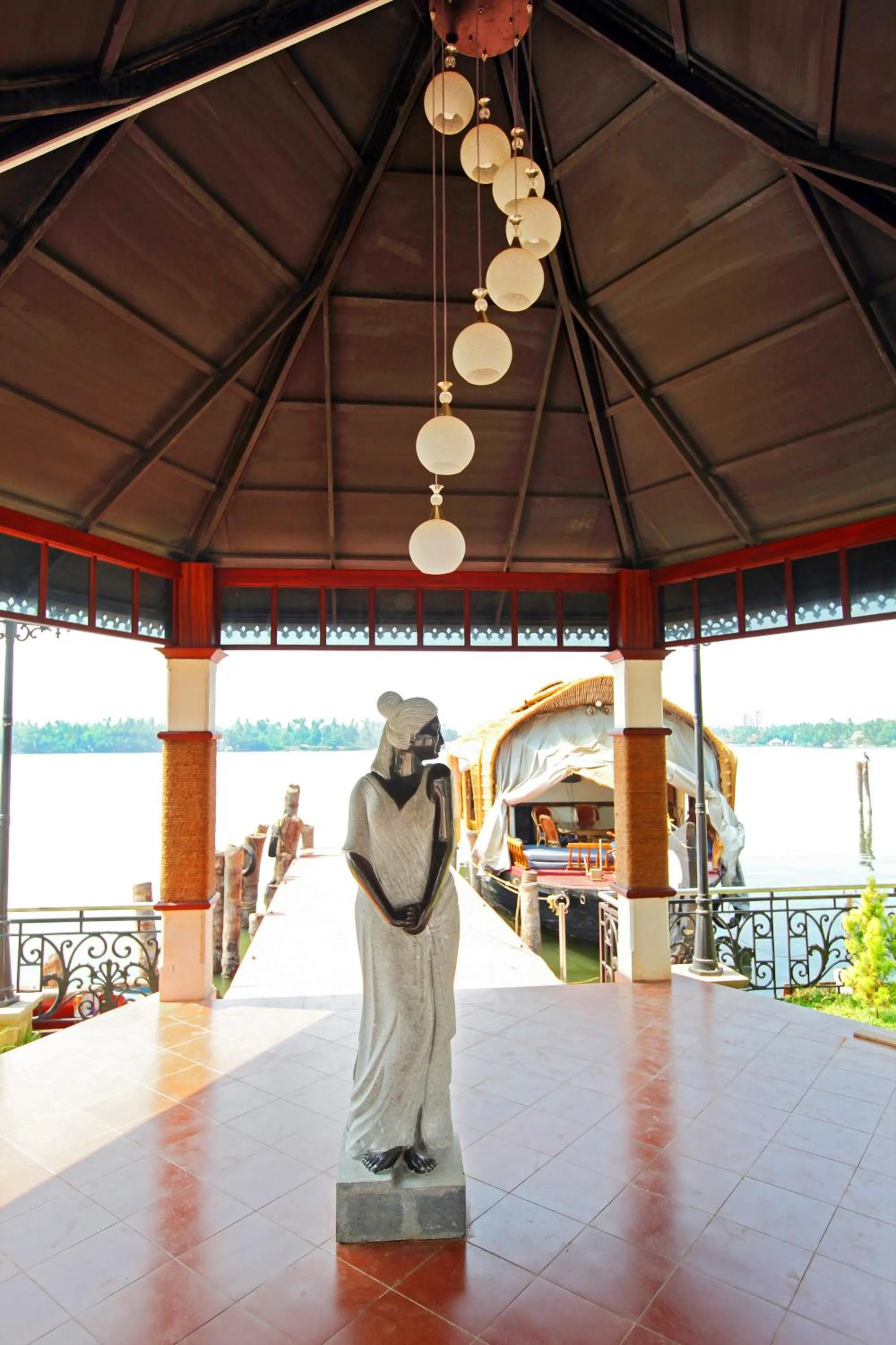 Area and facilities in Hotel All Season