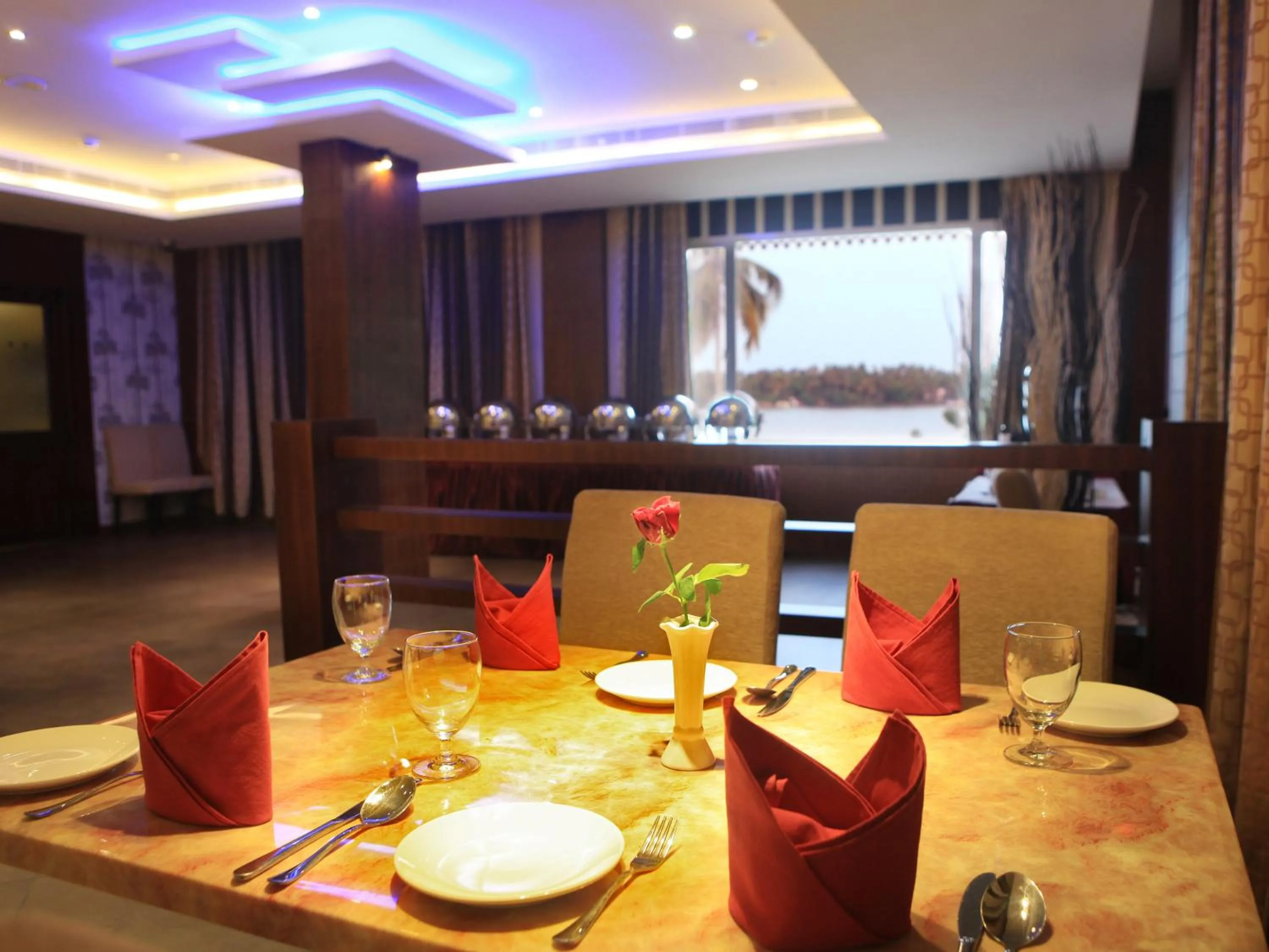 Restaurant/places to eat in Hotel All Season