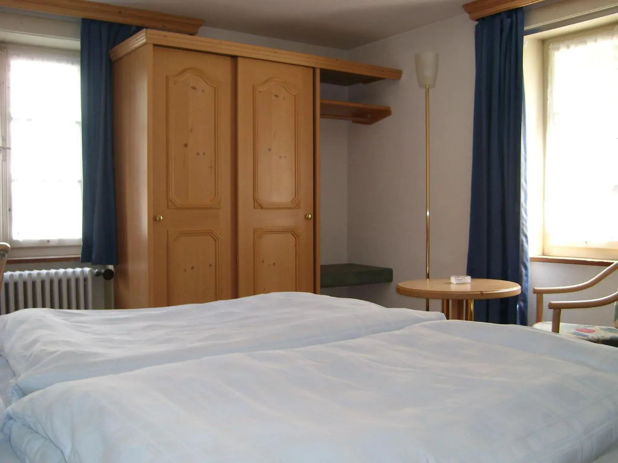 Double or Twin Room with Shared Bathroom in Hotel Danis Double or Twin Room with Shared Bathroom in Hotel Danis