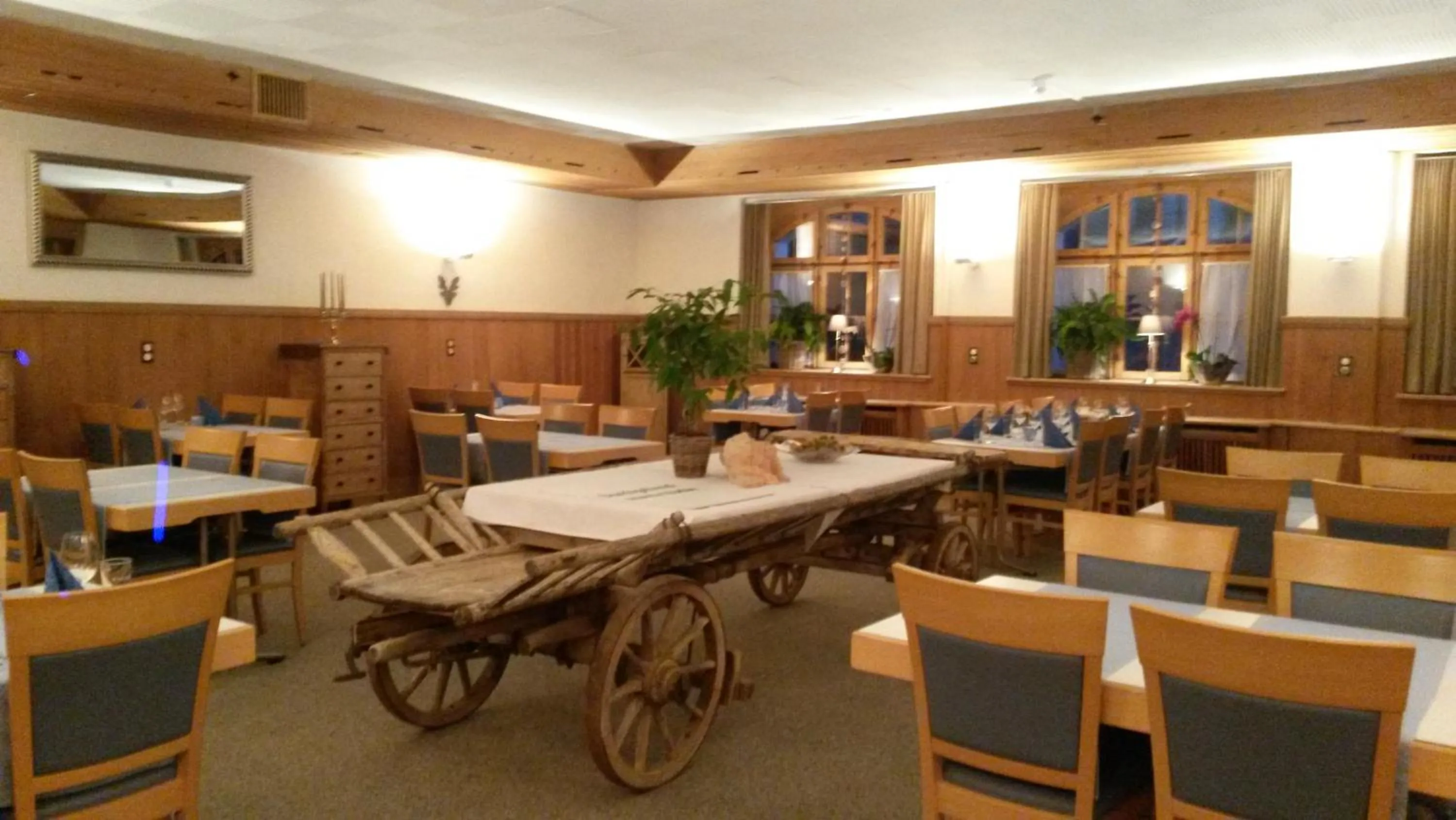 Restaurant/places to eat in Hotel Danis