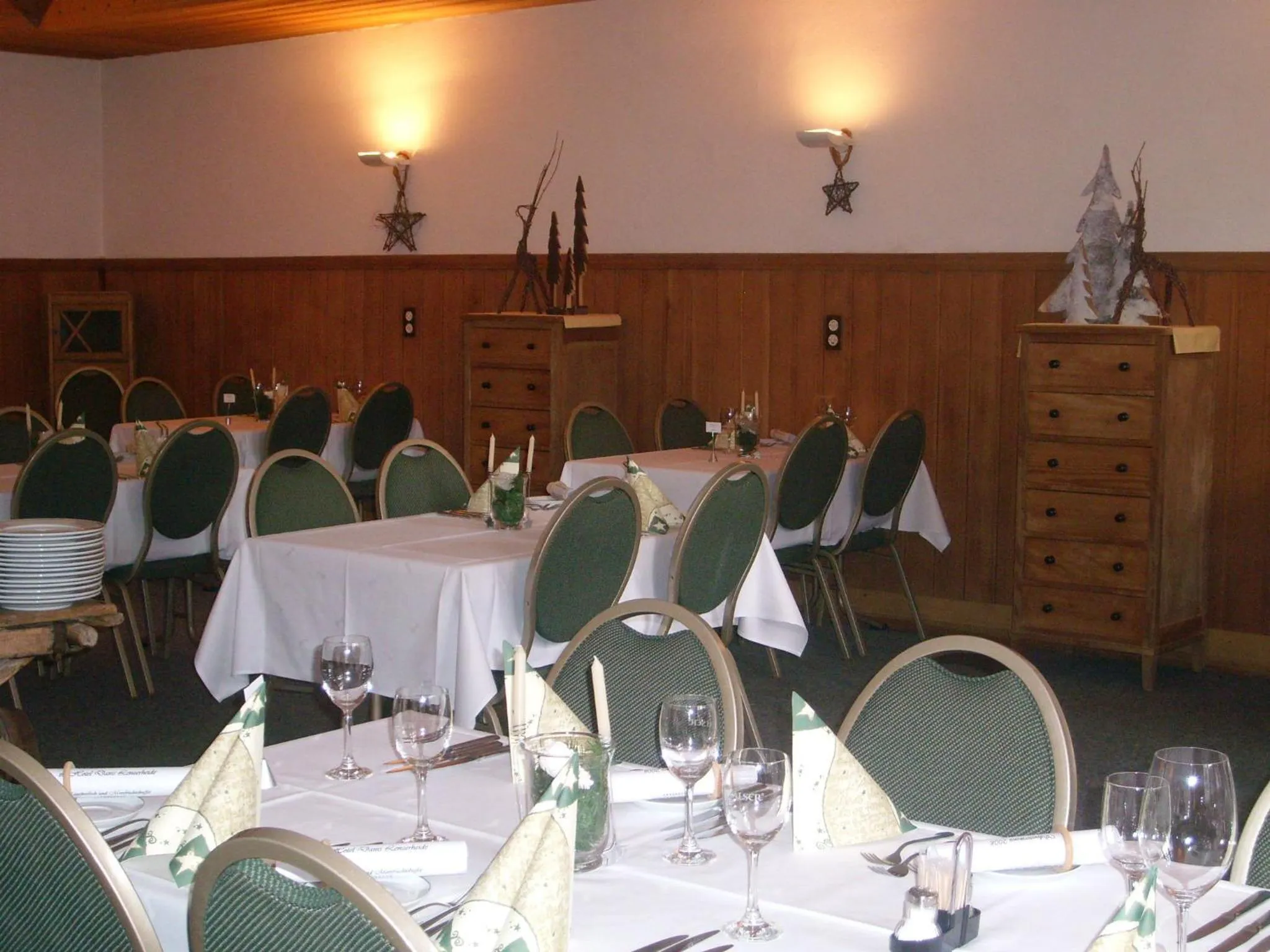 Restaurant/places to eat in Hotel Danis