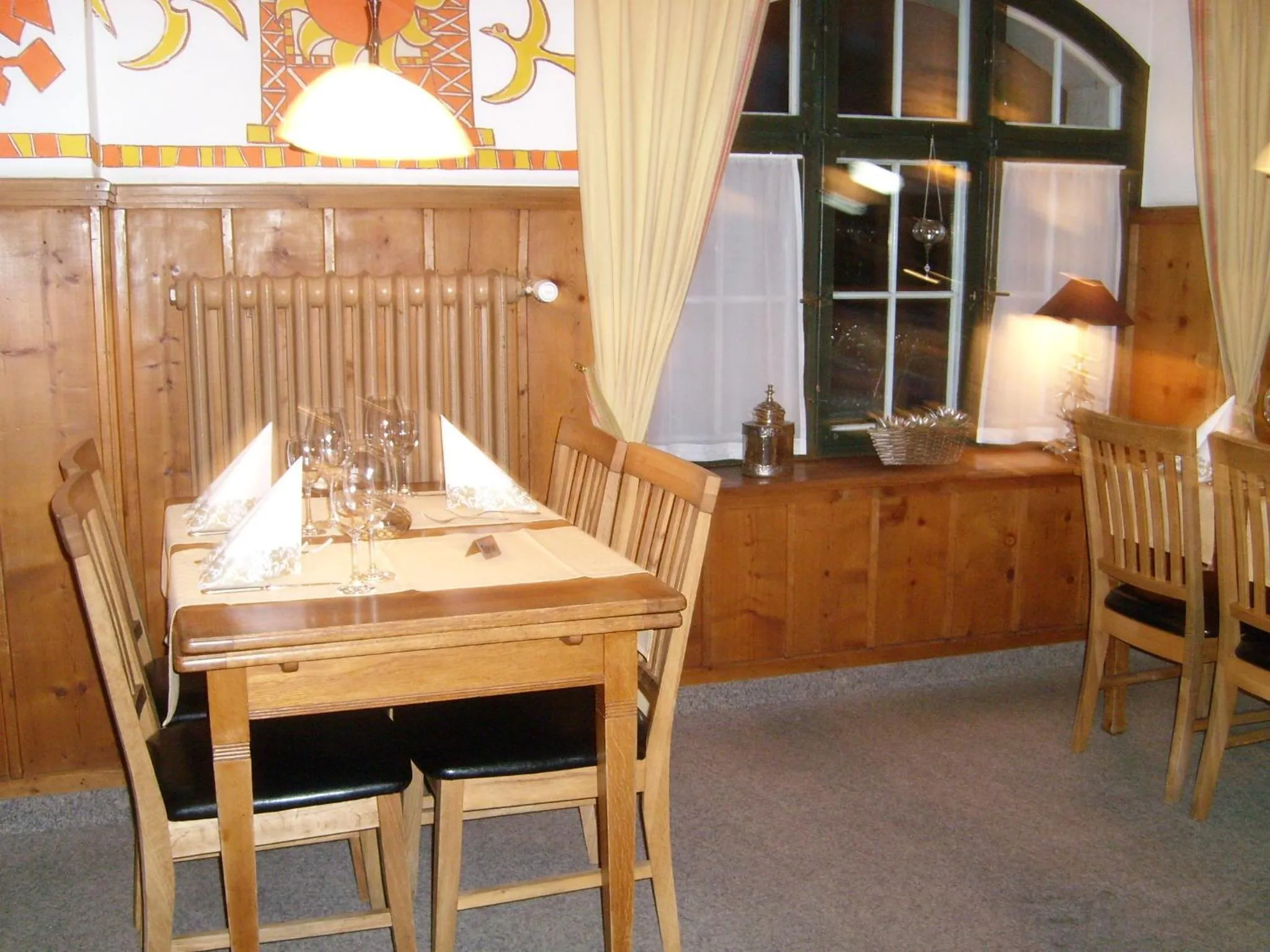 Restaurant/places to eat in Hotel Danis