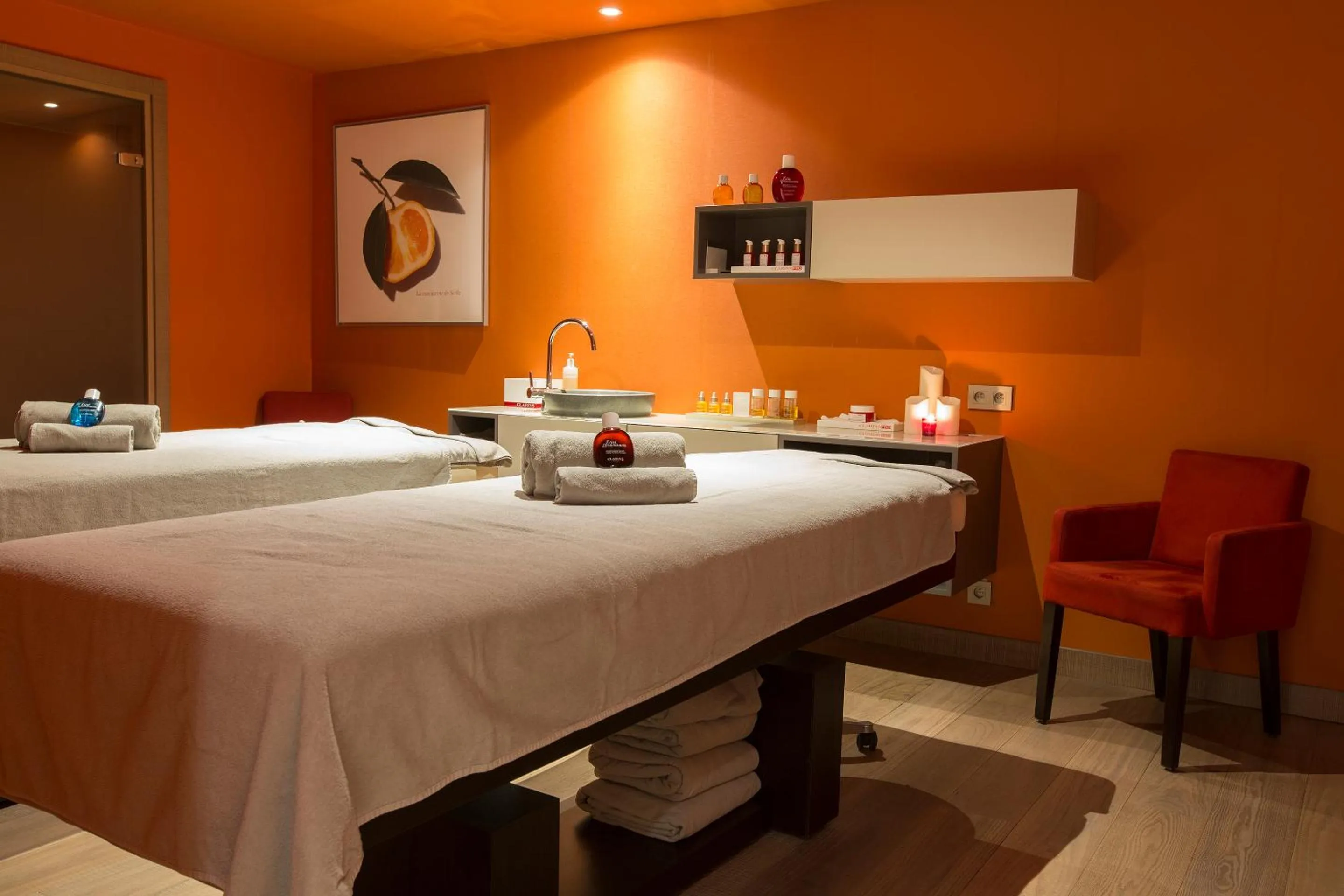 Property building, Bed in Hôtel Mont-Blanc Chamonix