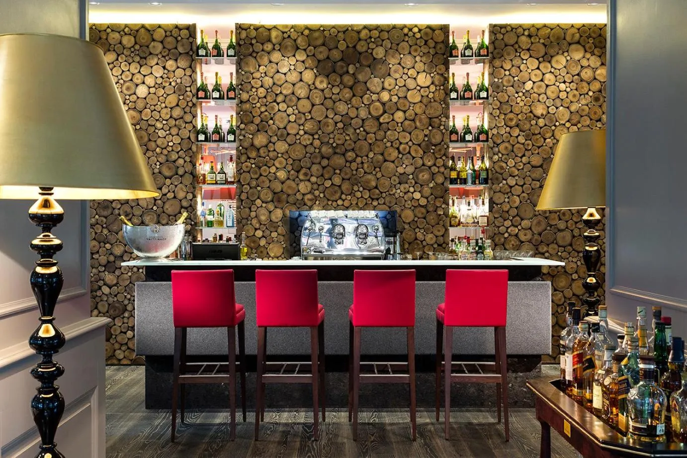 Lounge or bar in Hôtel Mont-Blanc Chamonix