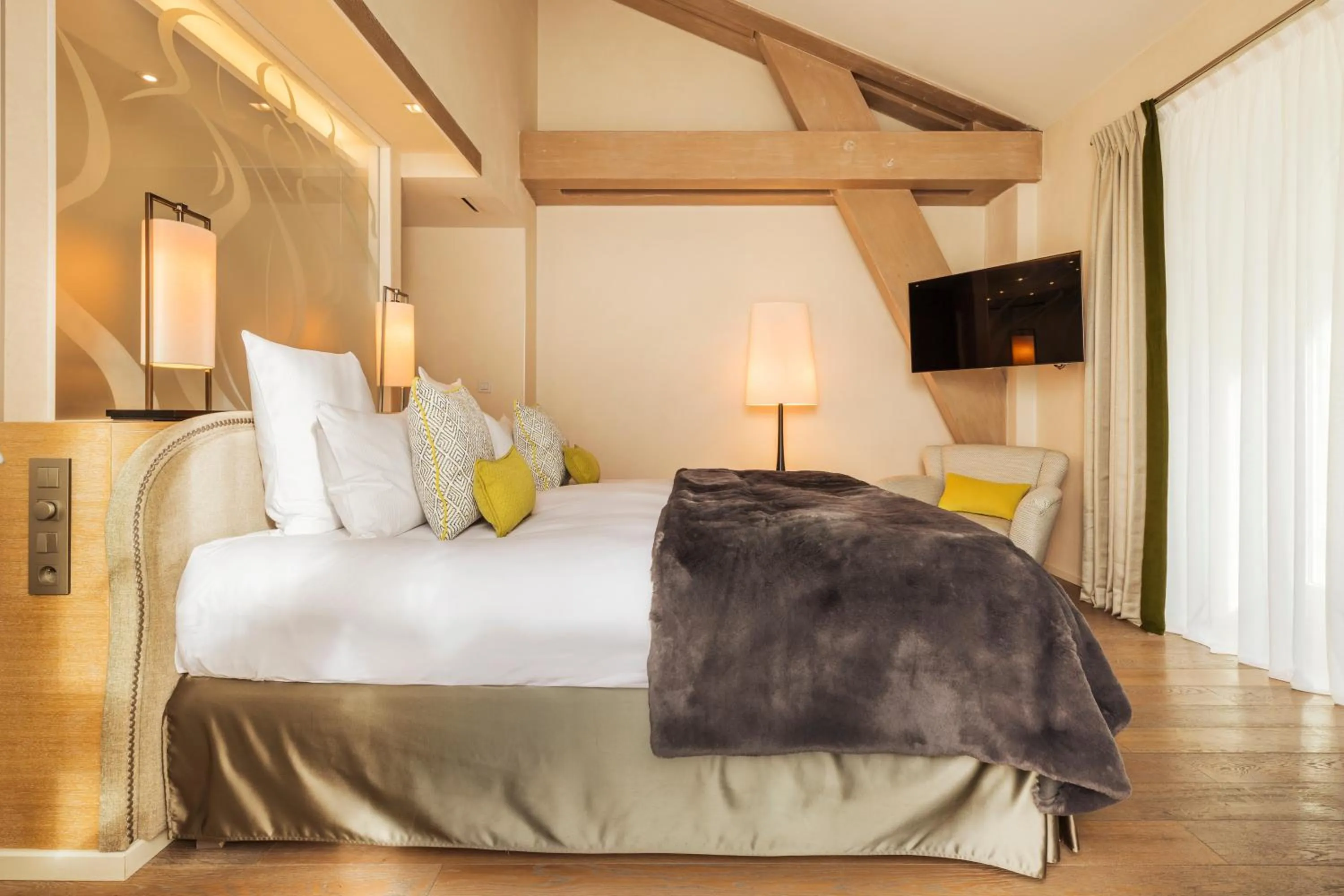 Bed in Hôtel Mont-Blanc Chamonix