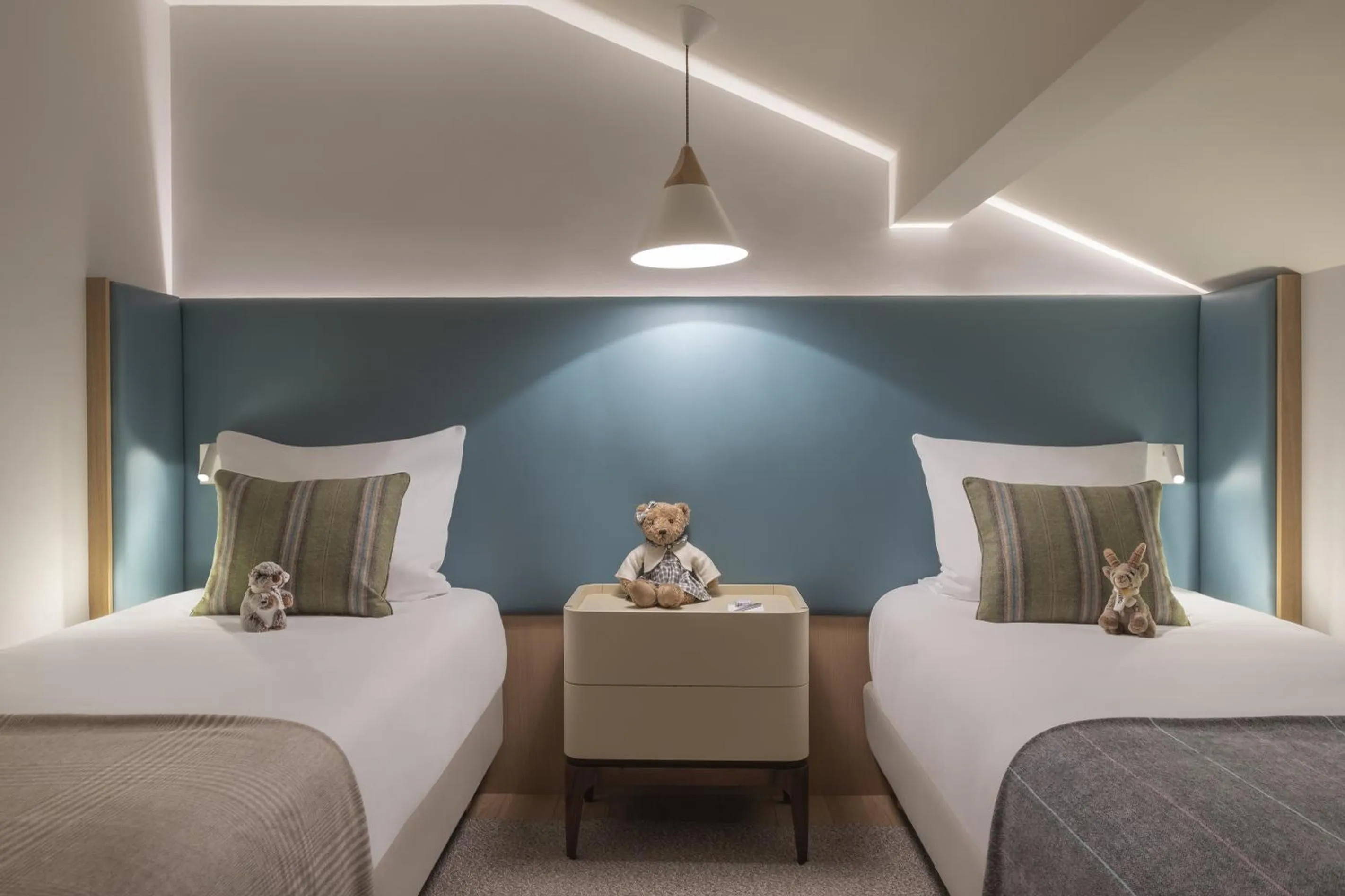 Bedroom, Bed in Hôtel Mont-Blanc Chamonix