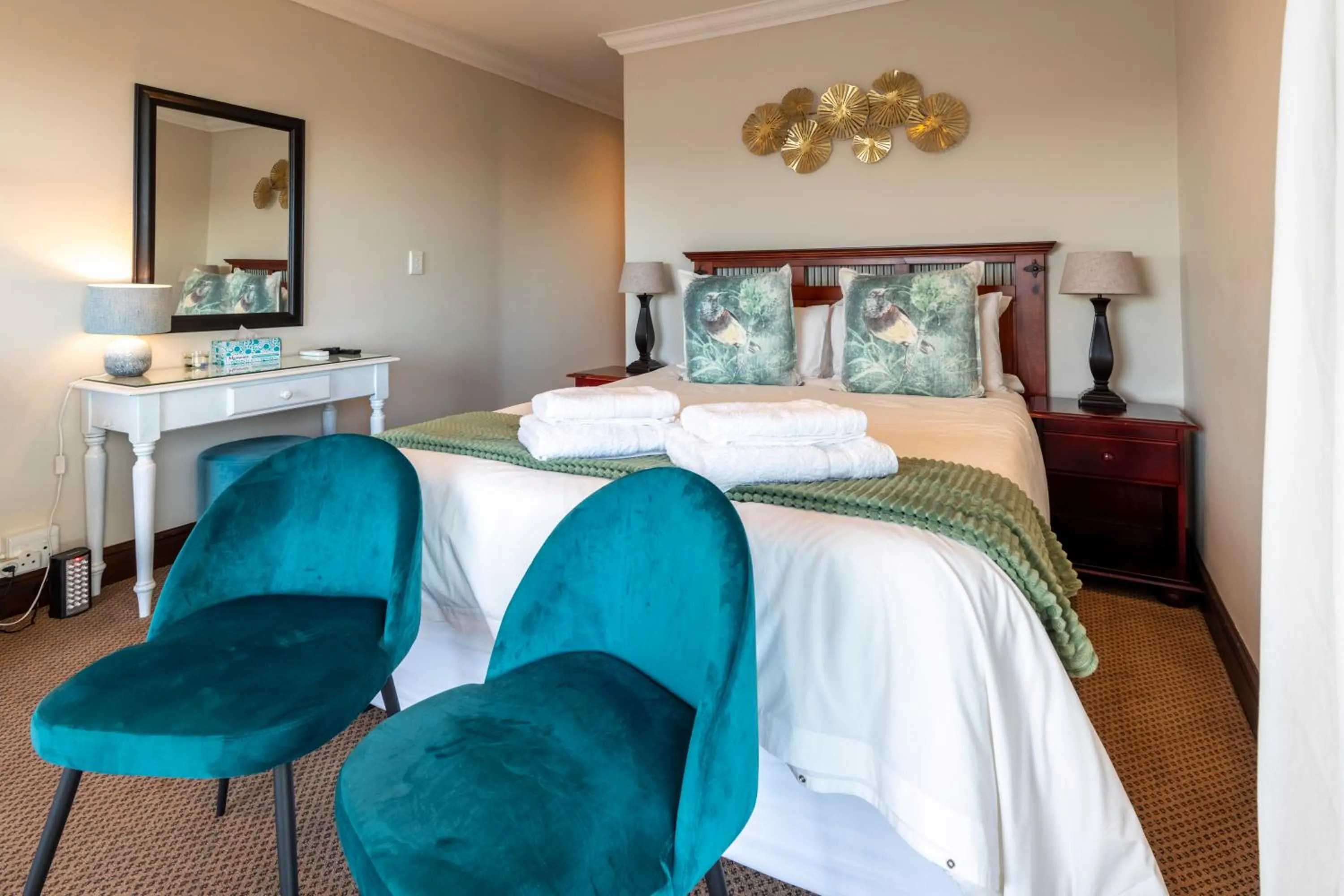 Photo of the whole room, Bed in 6 On Protea