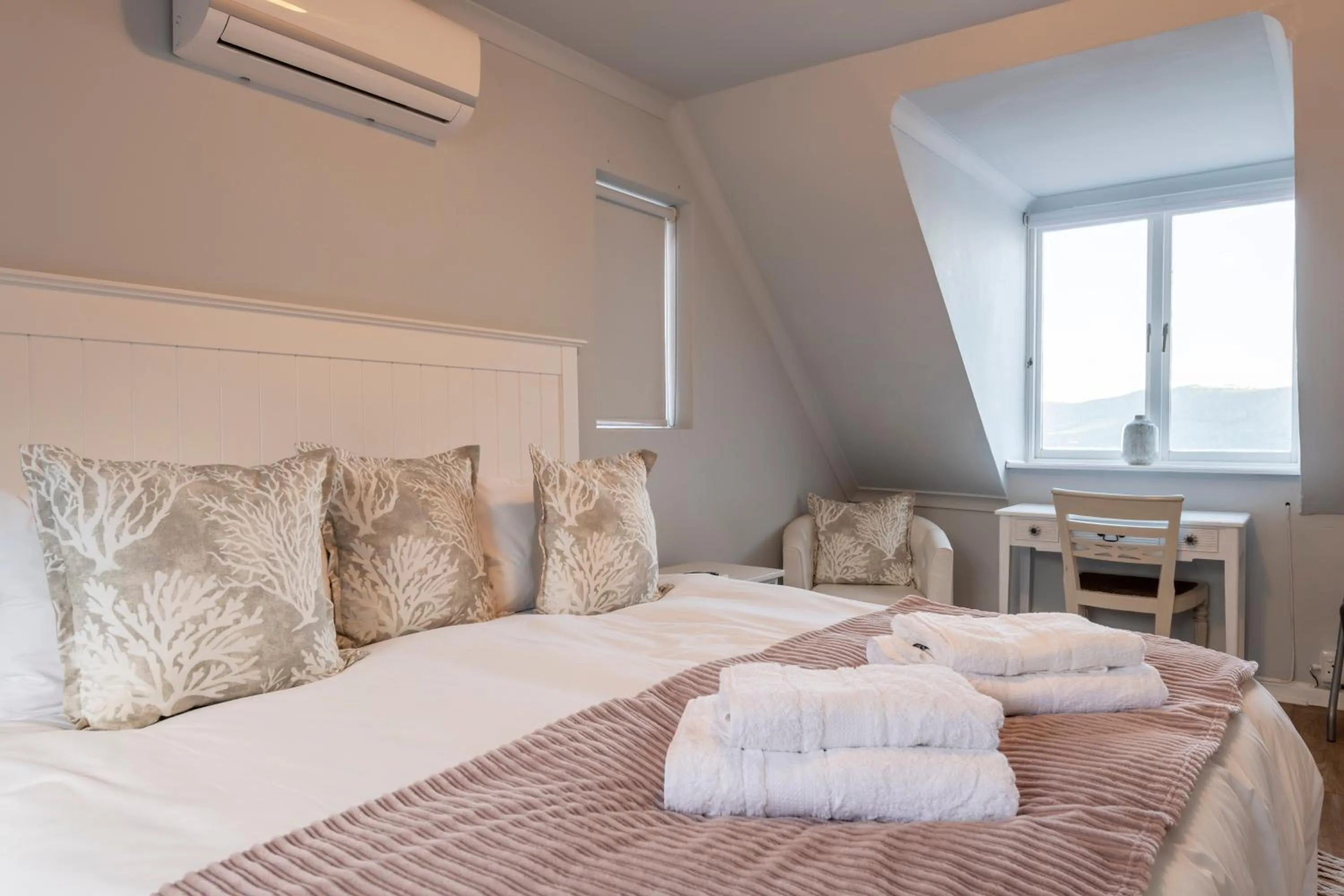 Bedroom, Bed in 6 On Protea