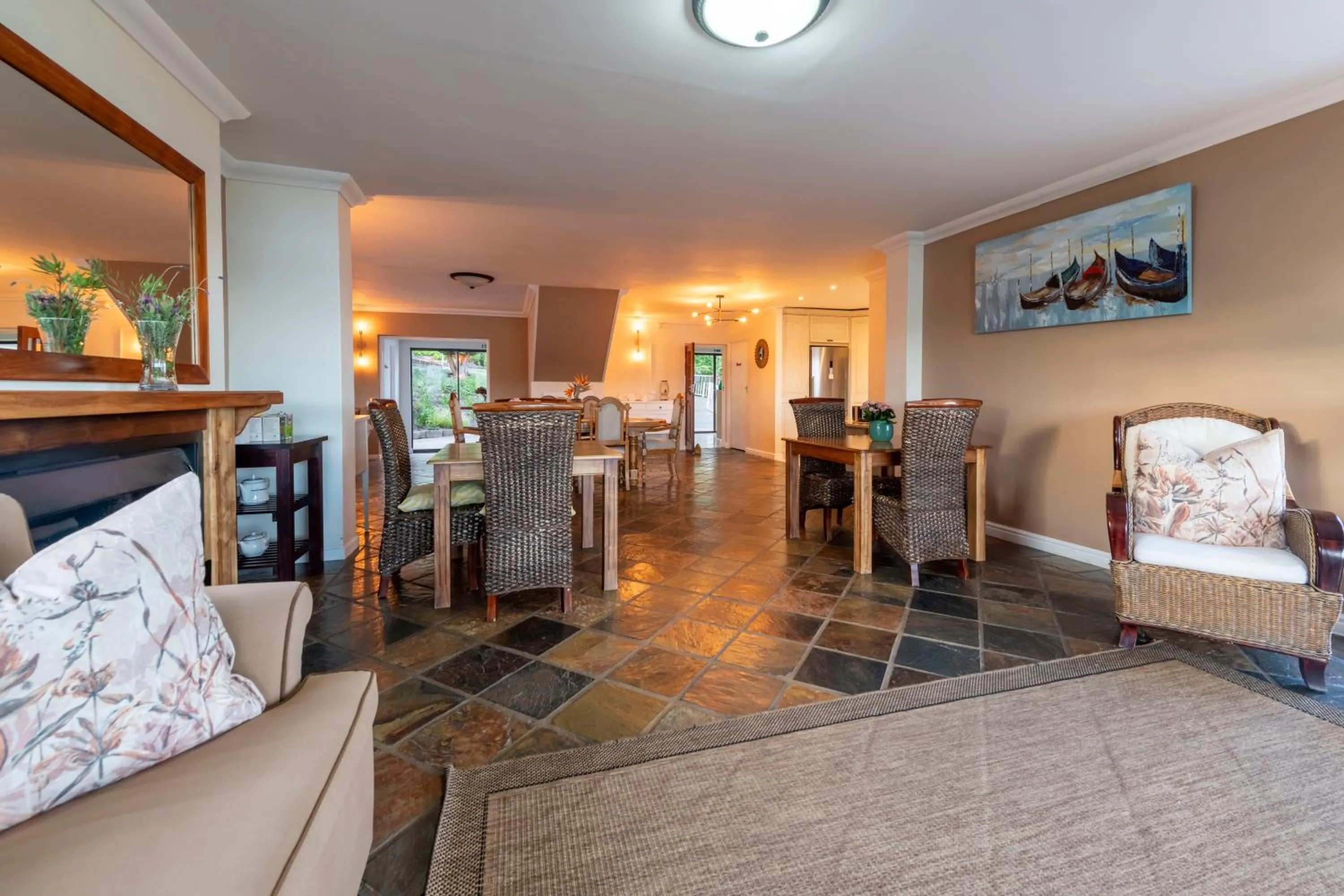 Dining area in 6 On Protea