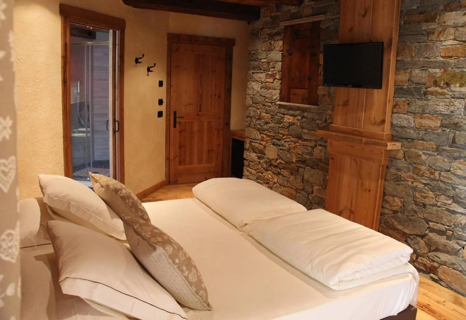 Superior Double or Twin Room with Terrace in Les Trompeurs chez Odette