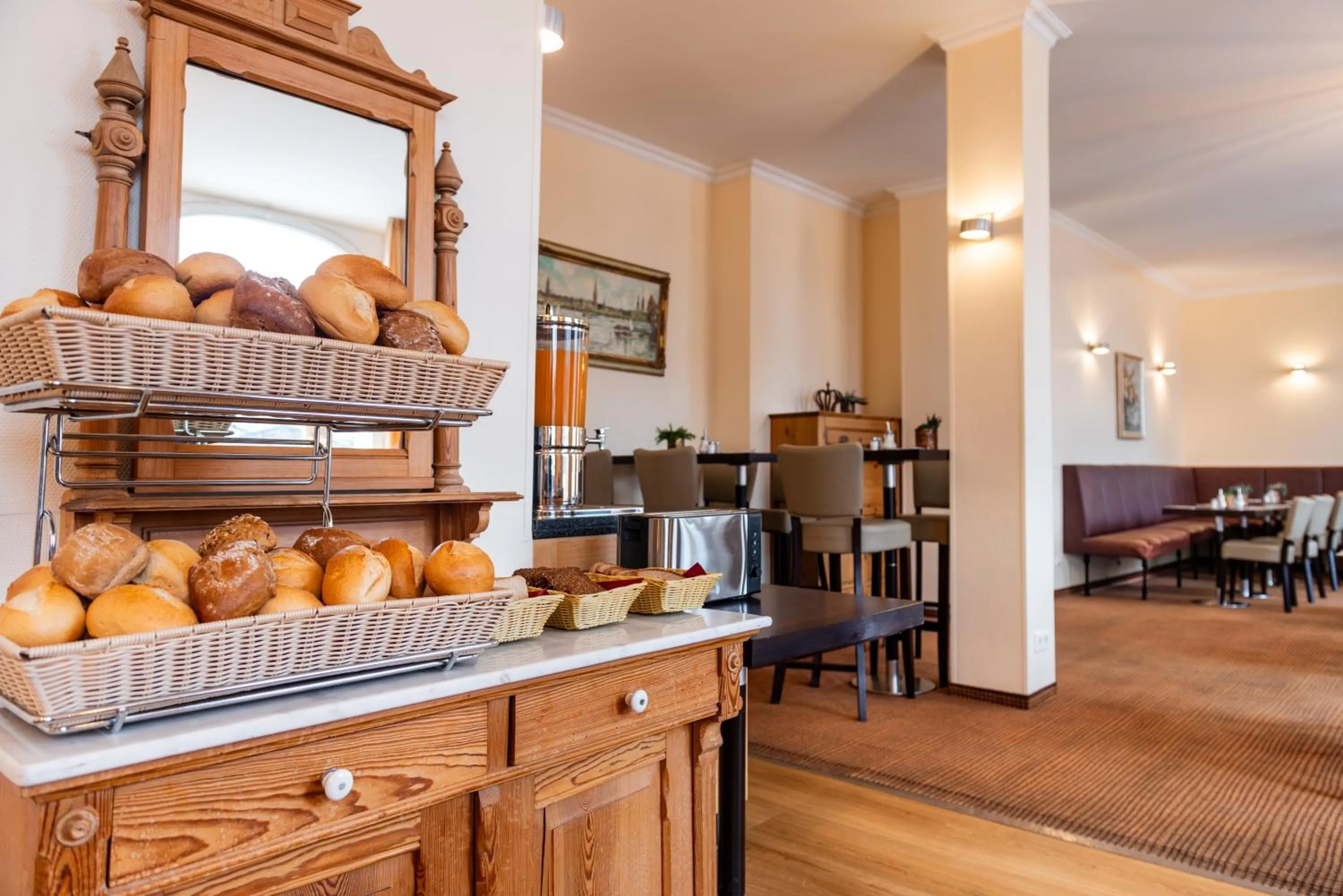 Breakfast in Hotel Kronprinz Hamburg Hauptbahnhof