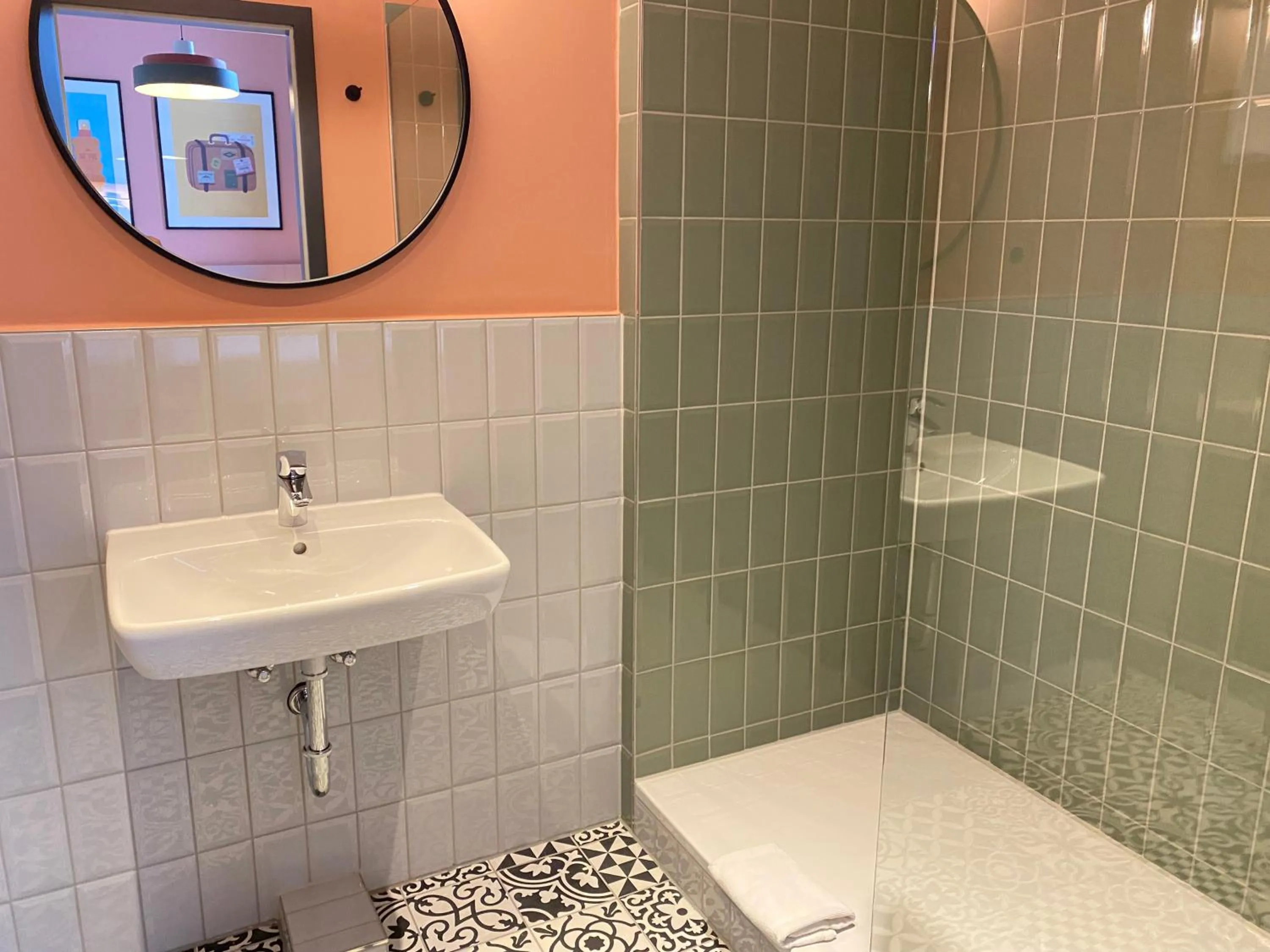 Photo of the whole room in Hotel Kronprinz Hamburg Hauptbahnhof