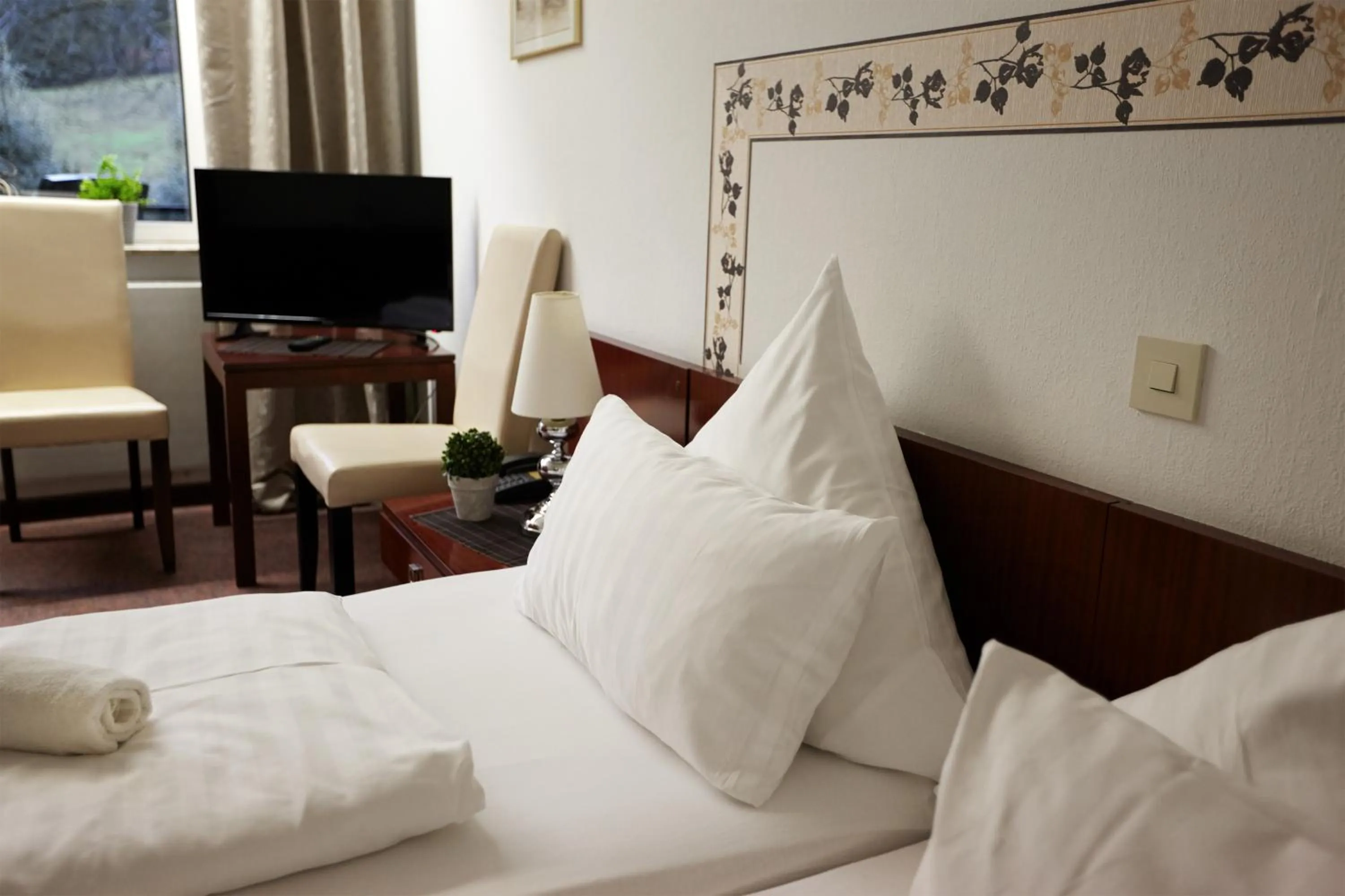 Photo of the whole room, Bed in Hotel Zur Burg Sternberg