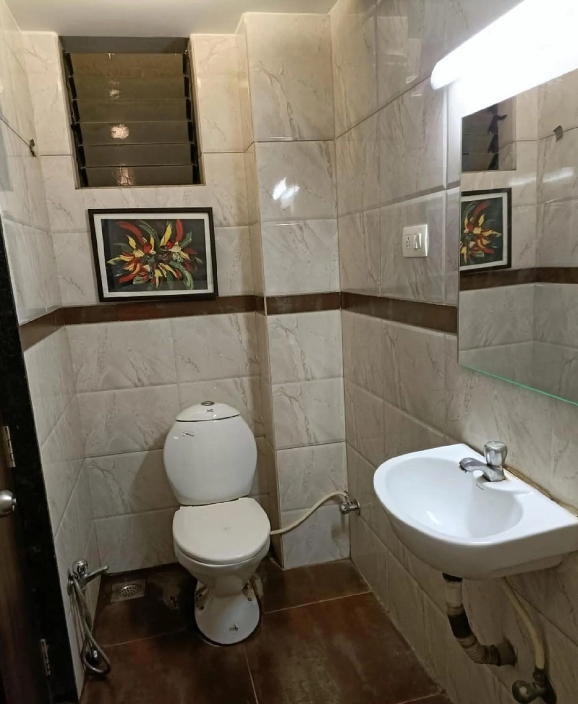 Bathroom in Hotel Darshan Vishwas