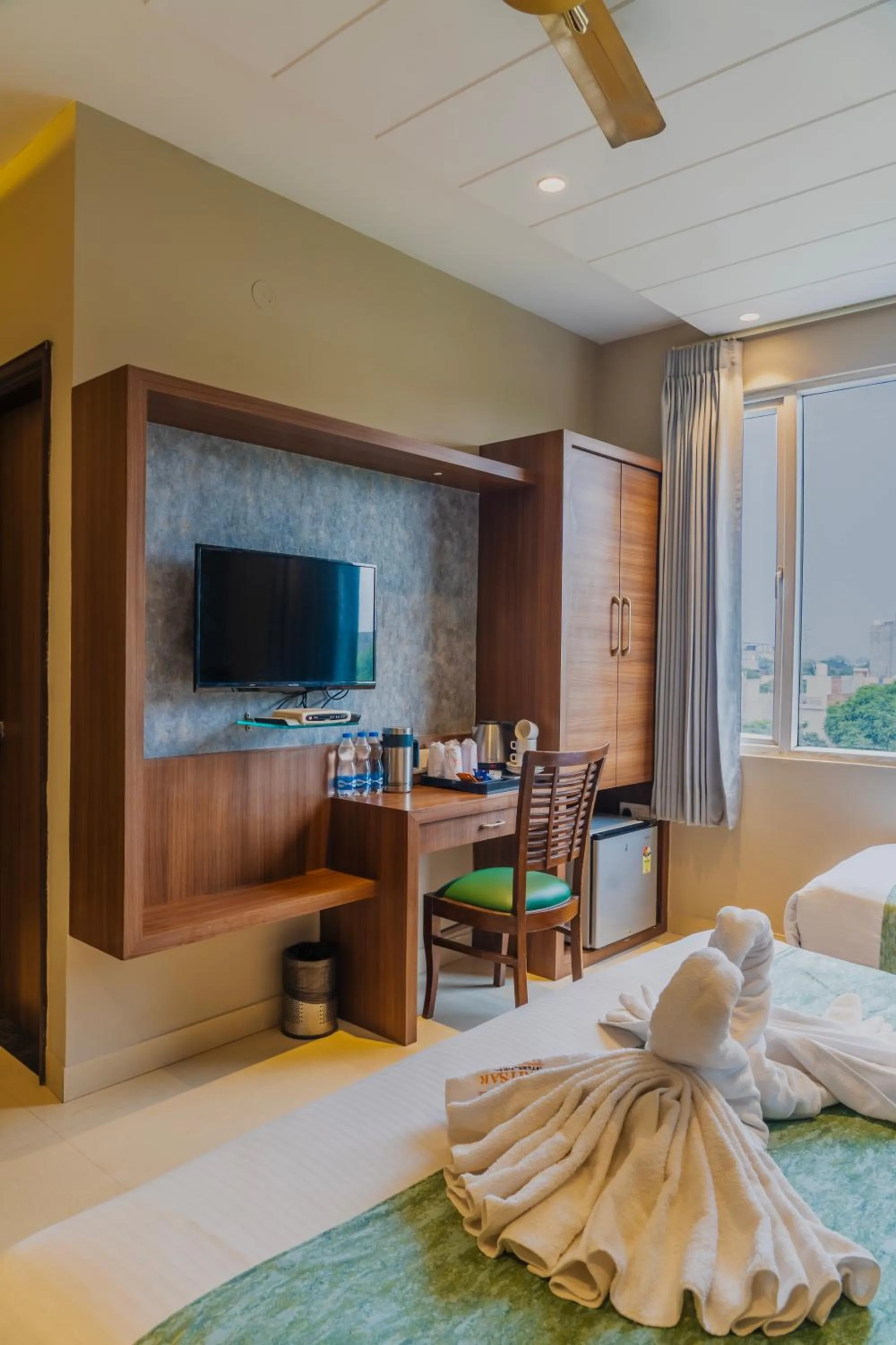 Bed in Hotel Amritsar International 2 min walk from Amritsar Bus Stand