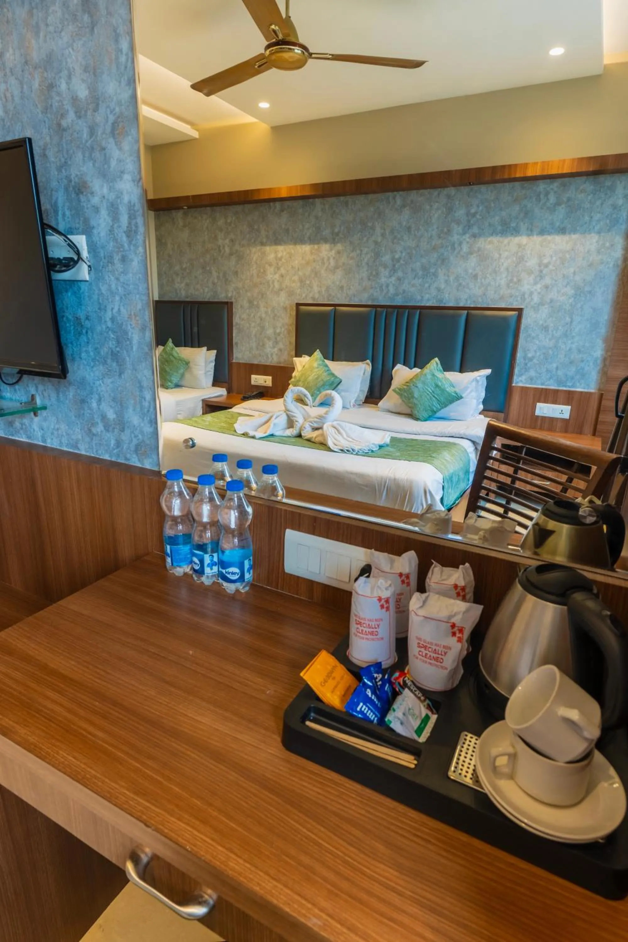 Bed in Hotel Amritsar International 2 min walk from Amritsar Bus Stand