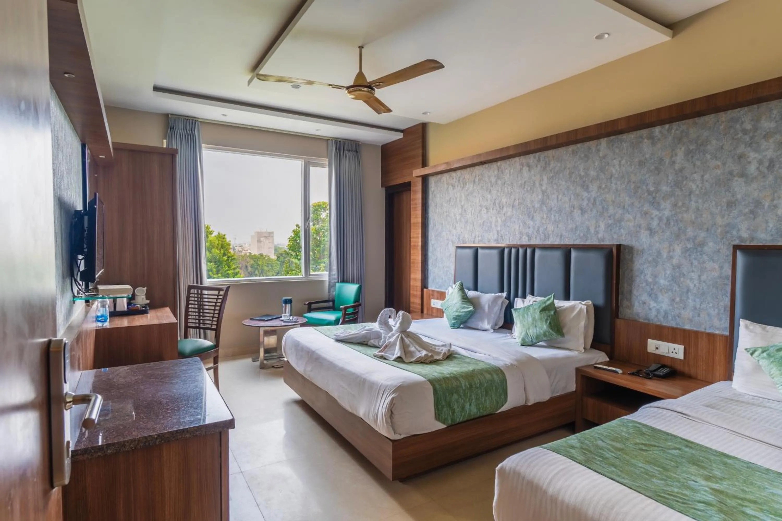 Bed in Hotel Amritsar International 2 min walk from Amritsar Bus Stand