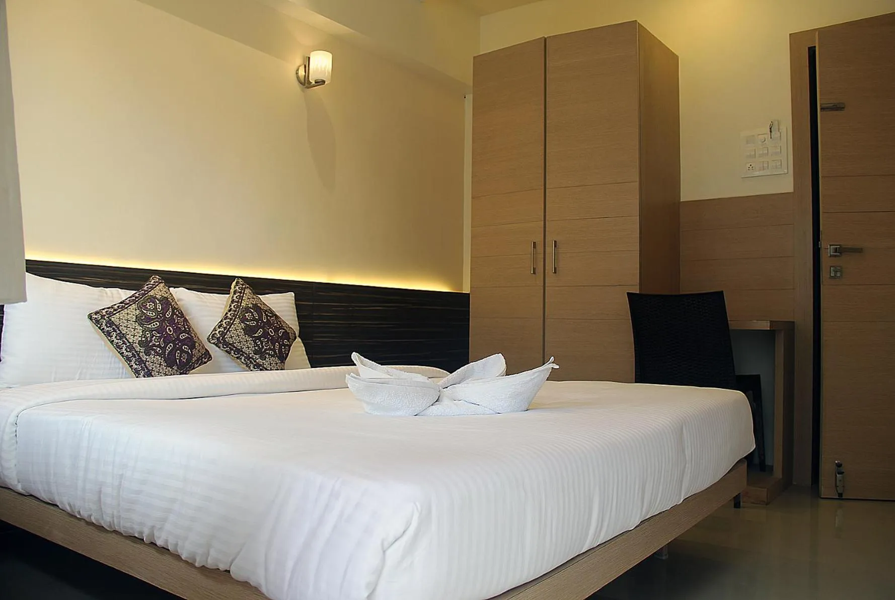 Bed in Hotel SaiPrasad Executive Solapur