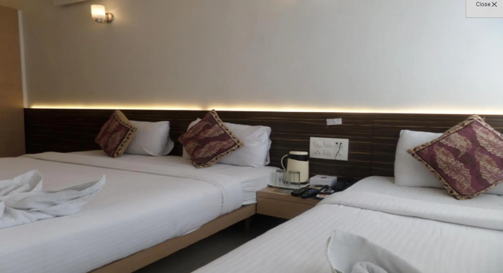Bed in Hotel SaiPrasad Executive Solapur