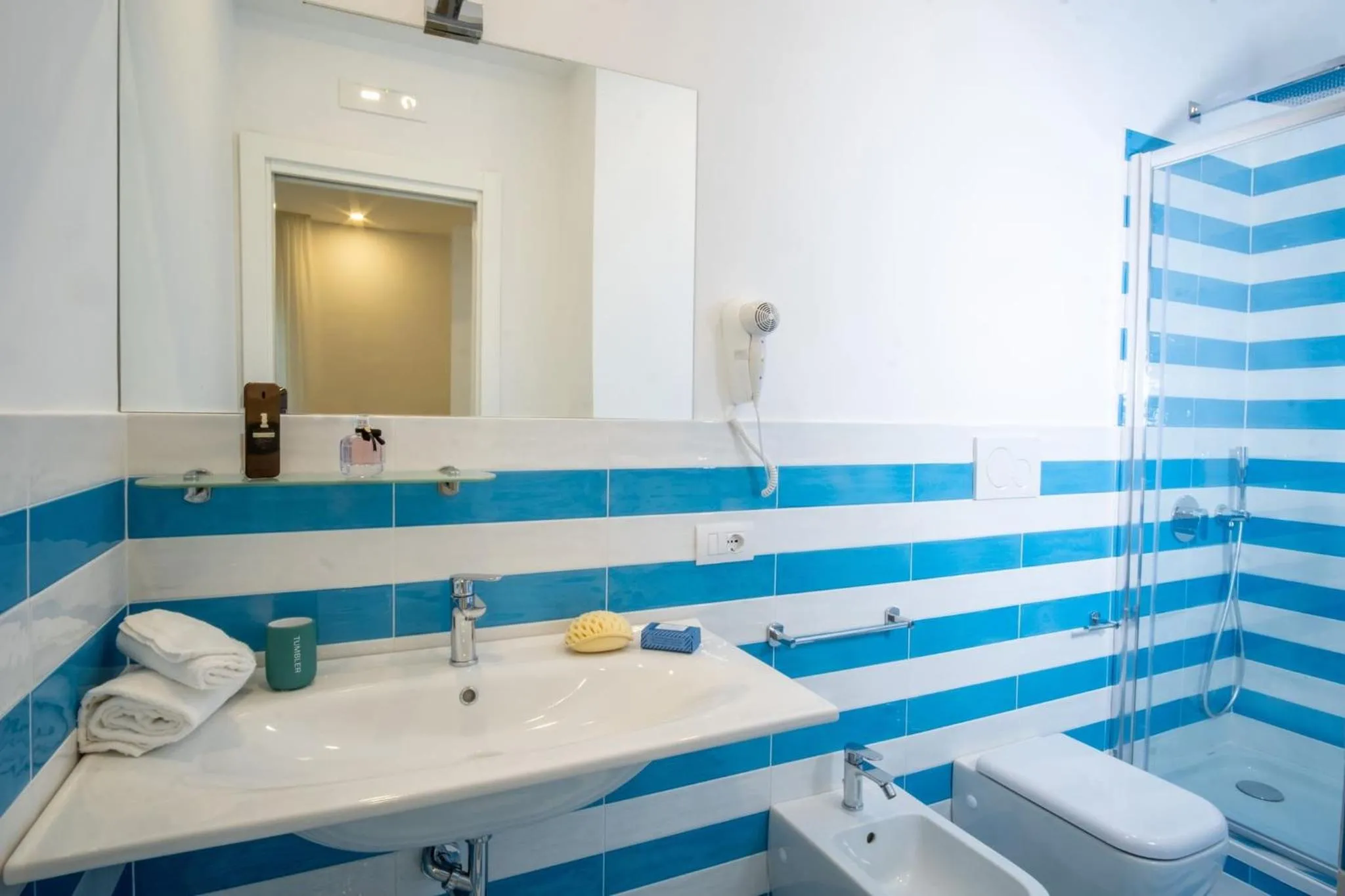 Bathroom in SorrentoVibes - Family Apartment in Sorrento Centre