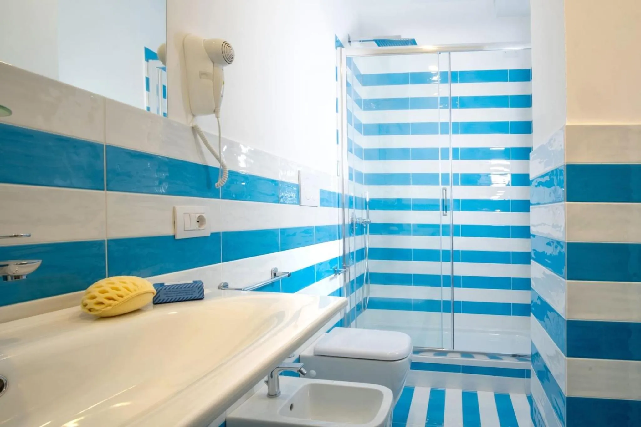 Bathroom in SorrentoVibes - Family Apartment in Sorrento Centre