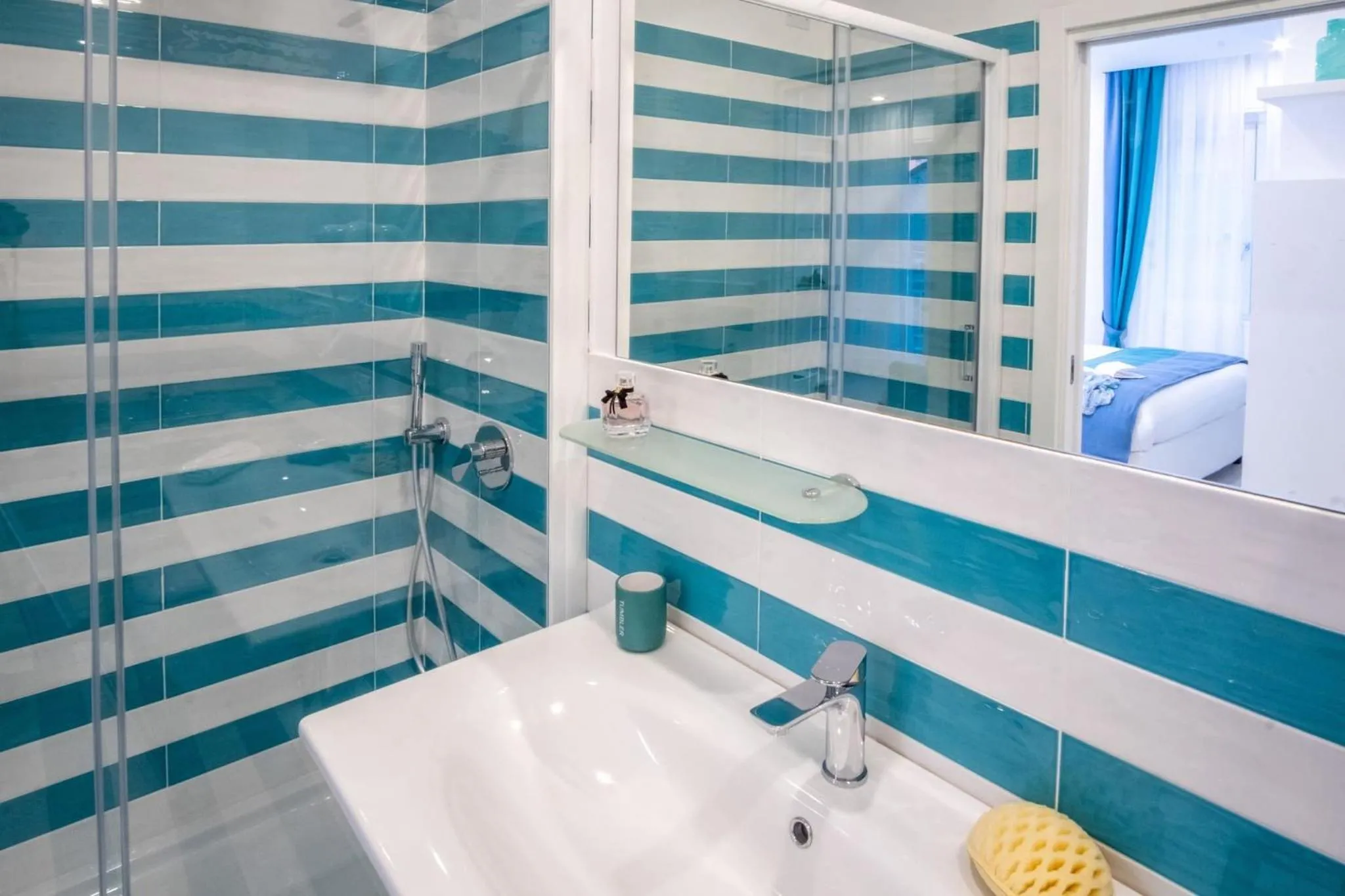 Bathroom in SorrentoVibes - Family Apartment in Sorrento Centre