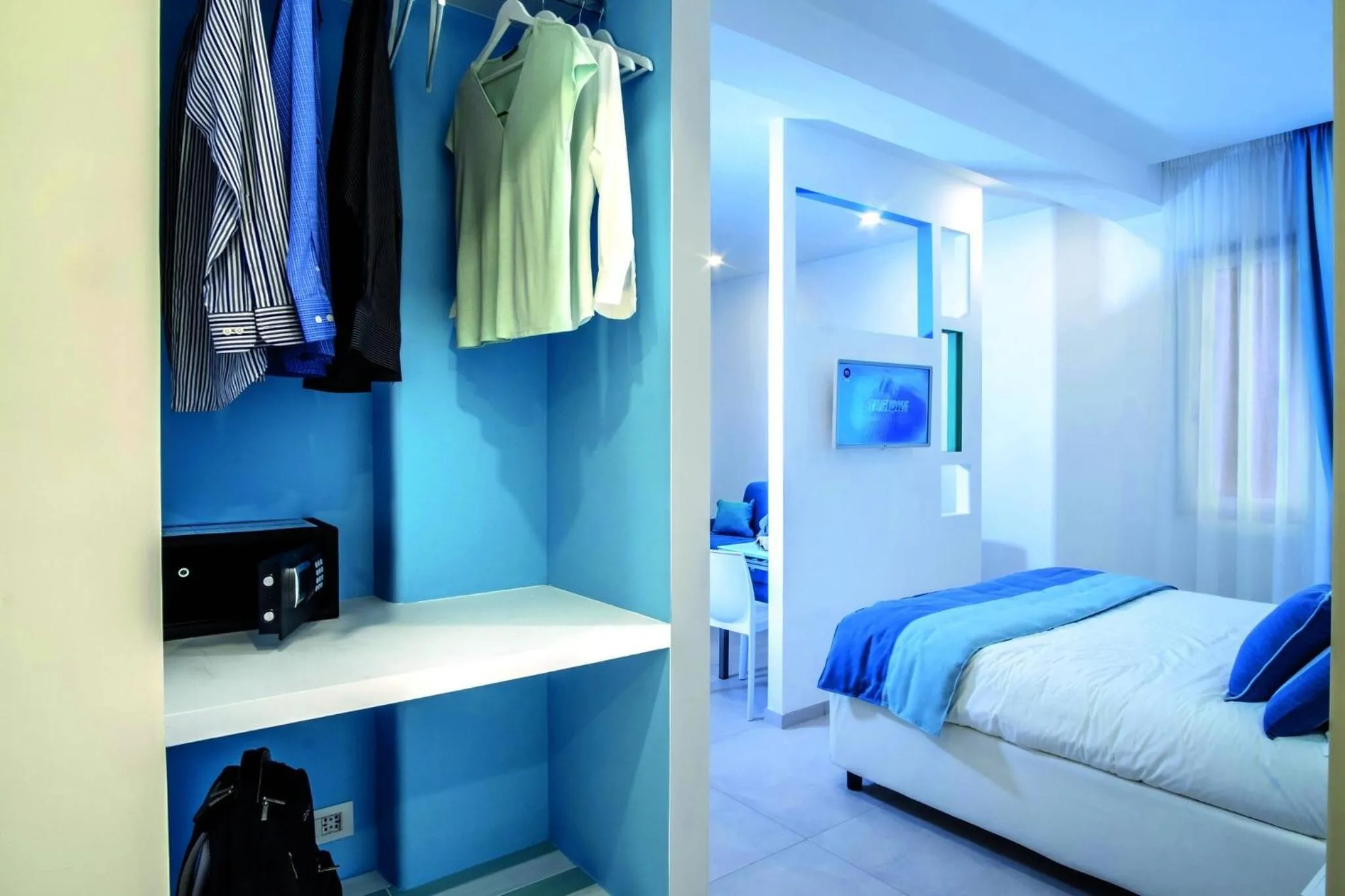 Bed in SorrentoVibes - Family Apartment in Sorrento Centre
