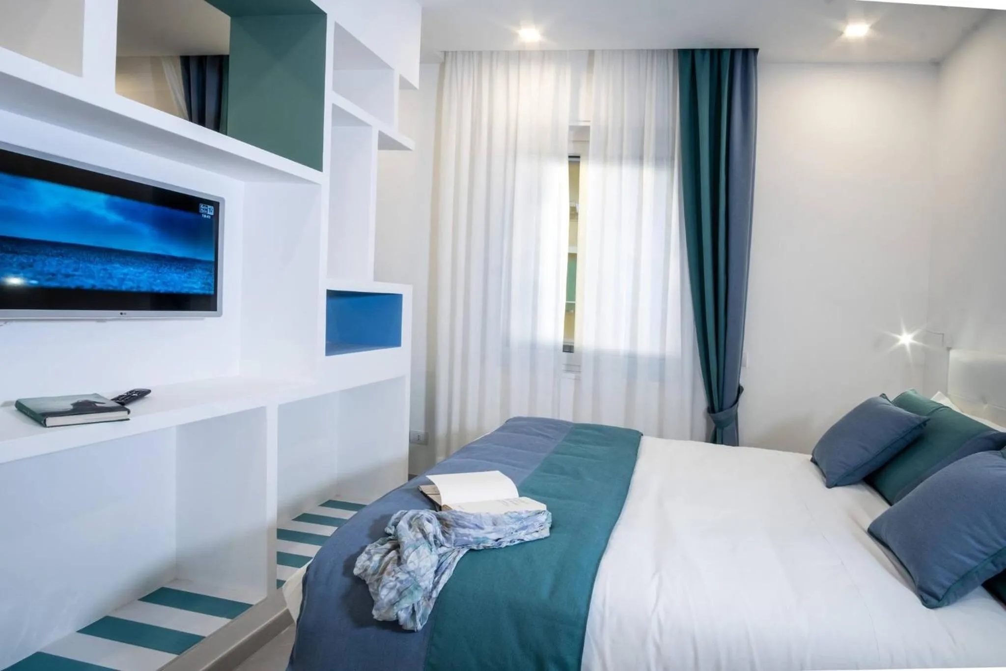 Bed in SorrentoVibes - Family Apartment in Sorrento Centre