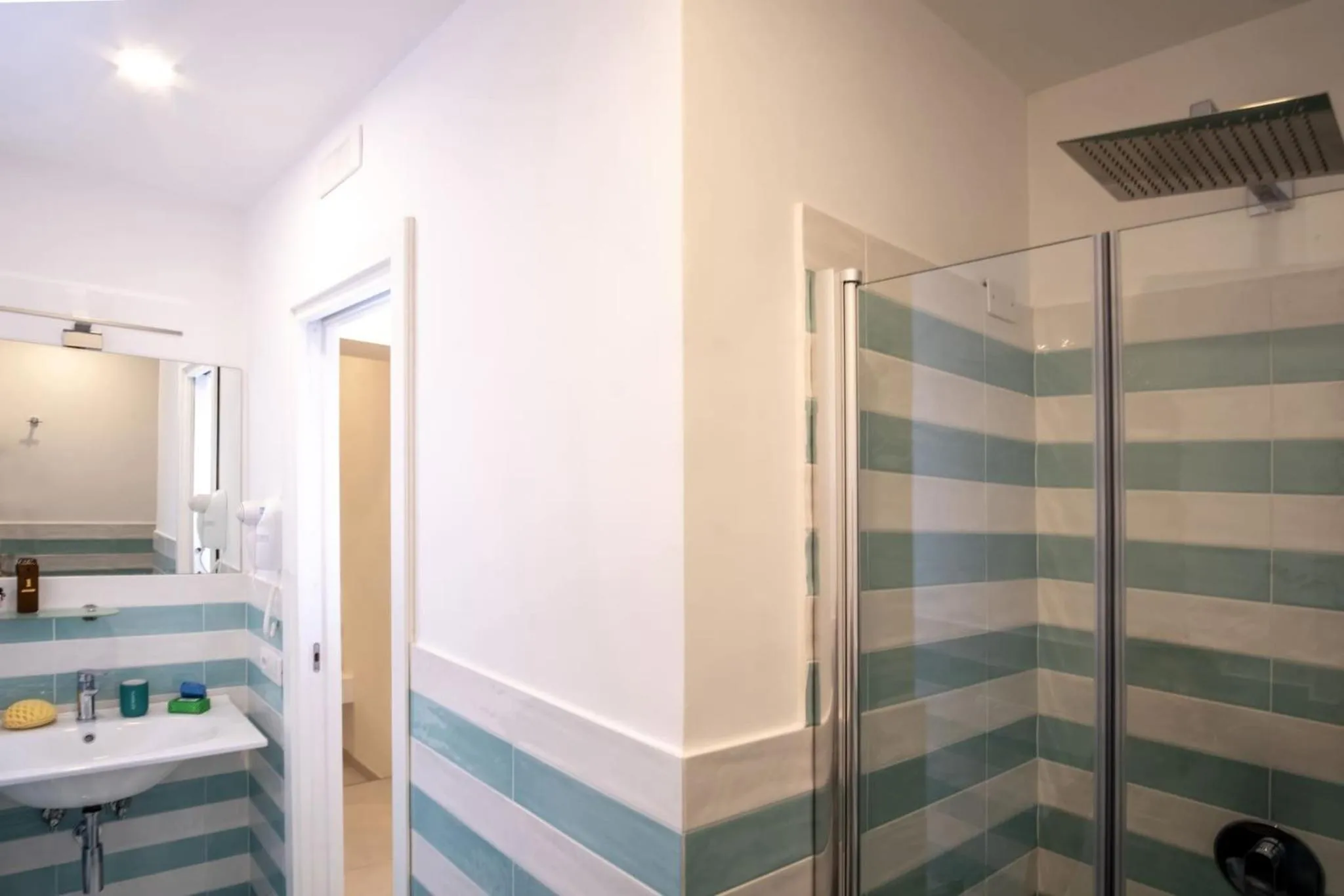 Bathroom in SorrentoVibes - Family Apartment in Sorrento Centre