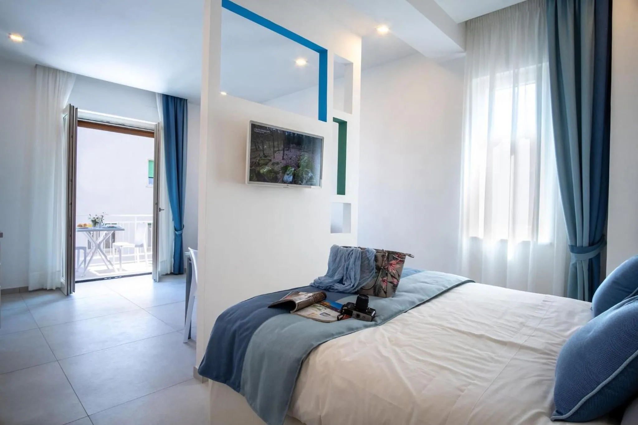 Bed in SorrentoVibes - Family Apartment in Sorrento Centre